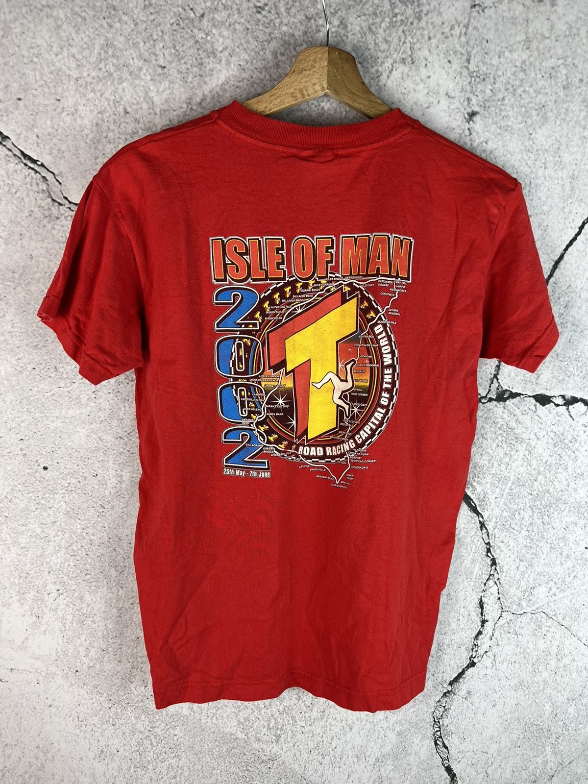 Vintage Vintage Isle of Man 2002 moto biker road racing tshirt Size US S / EU 44-46 / 1 - 2 Thumbnail