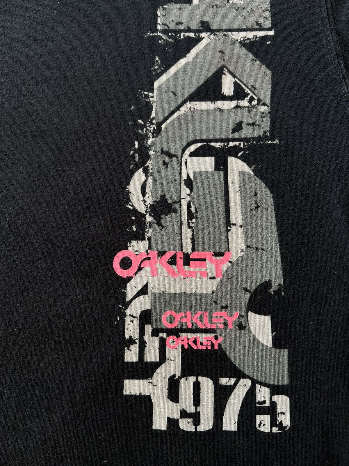 Oakley Vintage 90s Oakley Black Tee (Surf Style) Size US L / EU 52-54 / 3 - 4 Thumbnail