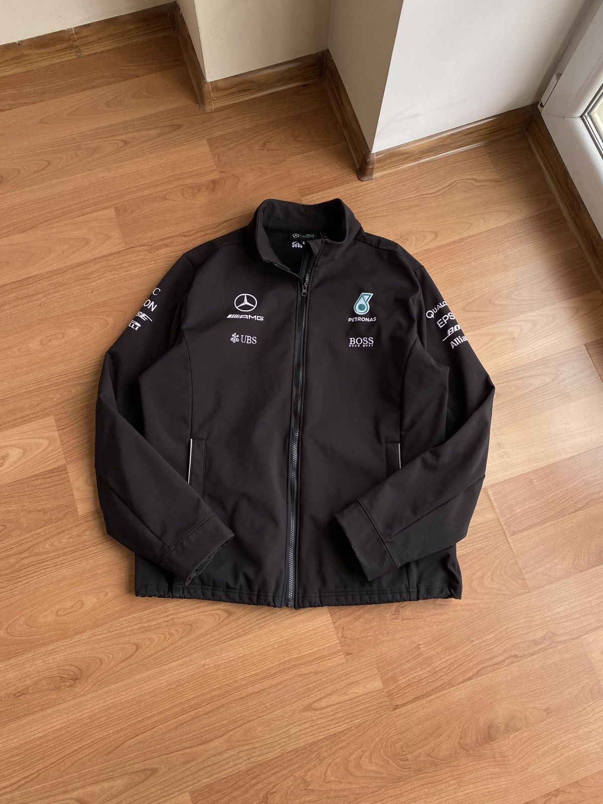 image of Formula Uno x Racing Vintage Amg Petronas Hugo Boss Formula 1 Racing Softshell in Black (Size XL)