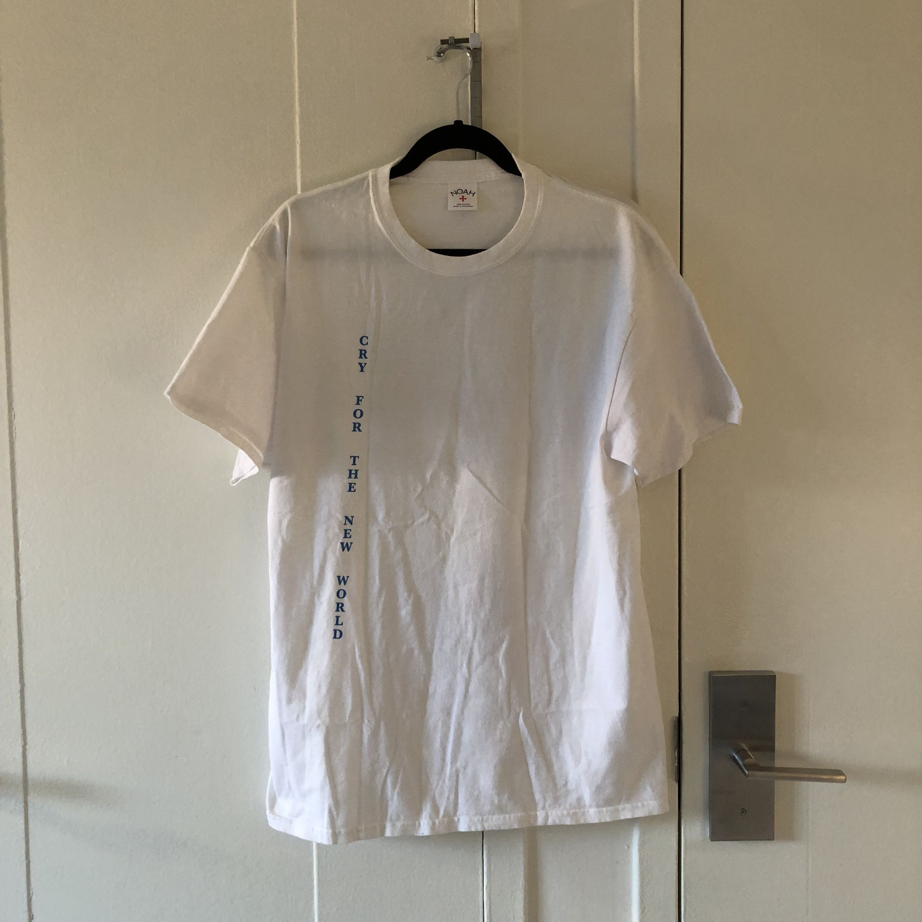 Noah Noah Cry for the World Tee Size US L / EU 52-54 / 3 - 2 Thumbnail