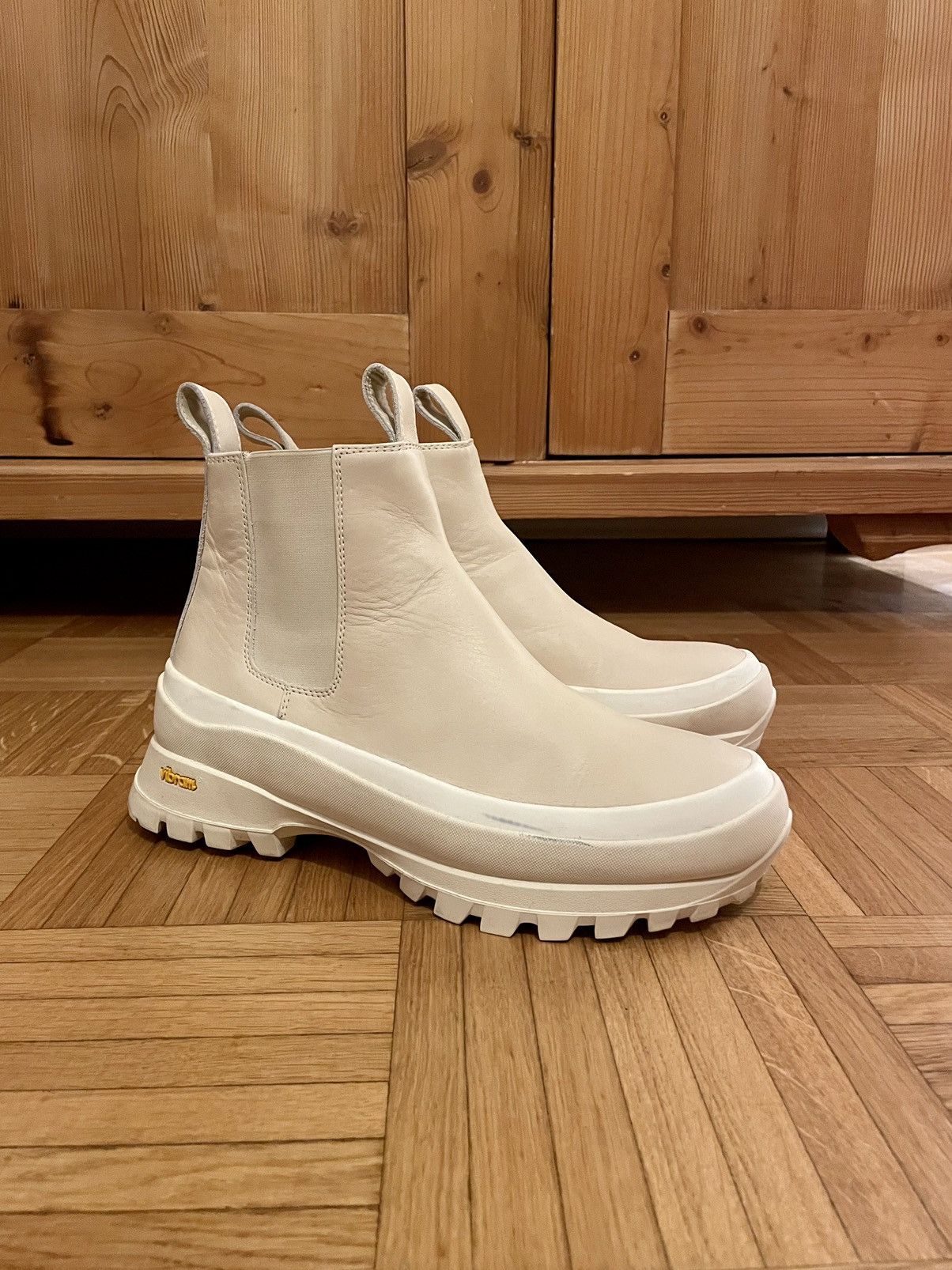 image of Jil Sander Chelsea Boots With Vibram Sole, Size 40 in White, Men's
