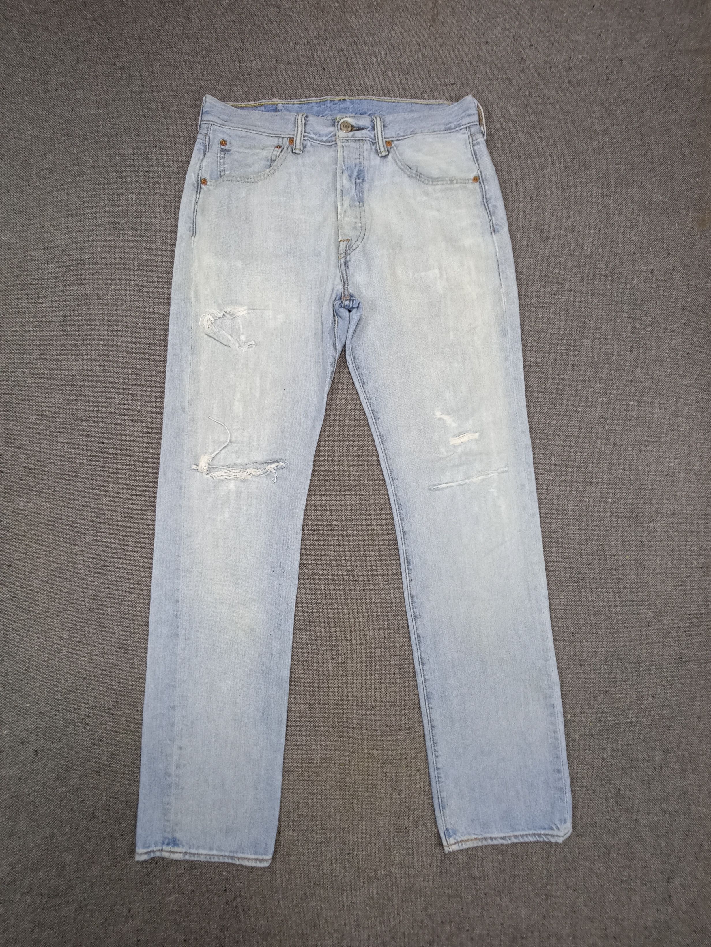 Jean × Levi's × Vintage Vintage Levis 501 Distressed Blue Wash Jeans - J160 Size US 32 / EU 48 - 1 Thumbnail