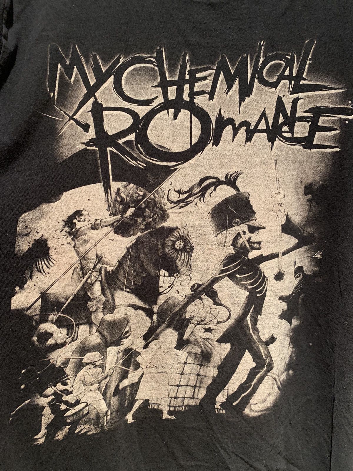 Band Tees × My Chemical Romance × Vintage *RARE* Vintage My Chemical Romance Black Parade Tour T-Shirt Size US XL / EU 56 / 4 - 2 Thumbnail