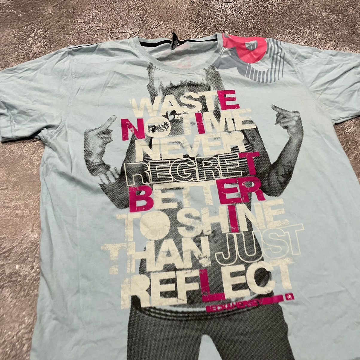 Vintage Vintage Y2K Sun Faded Graphic Tee Streetwear Skate Boxy M Size US M / EU 48-50 / 2 - 6 Thumbnail