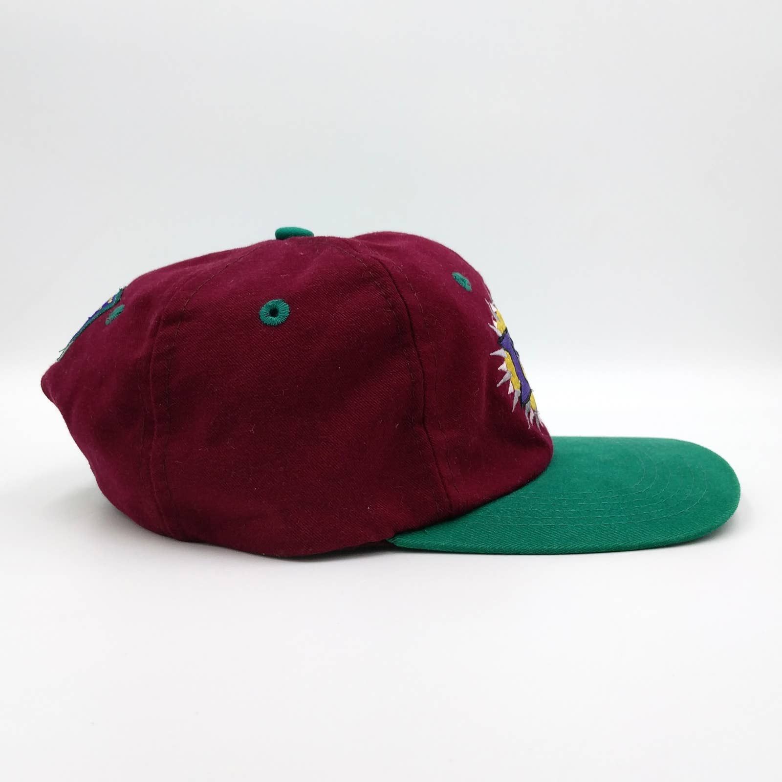 Vintage Vintage Mickey Disney Trucker Hat Two-Tone 90s Burgundy Red Size ONE SIZE - 6 Thumbnail