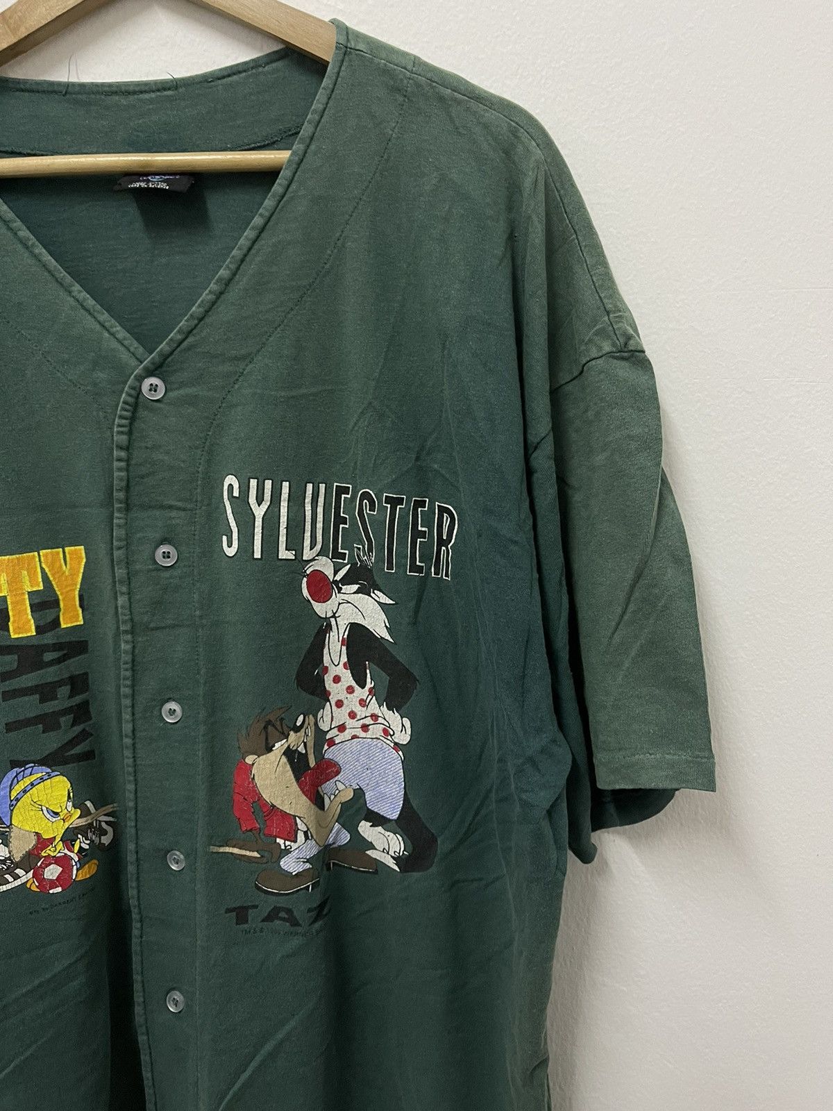 Japanese Brand × Vintage Vtg Slyvester & Tweety Vneck Big Logo Button up shortsleeve Size US XL / EU 56 / 4 - 2 Thumbnail