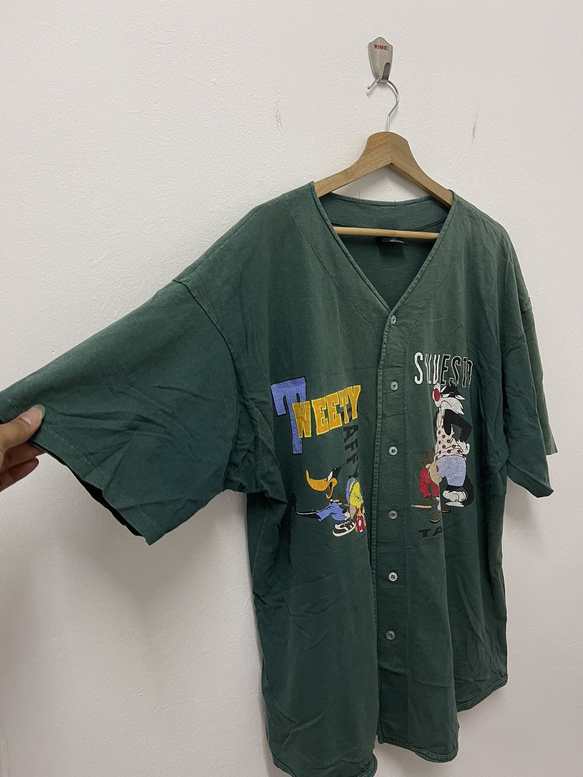 Japanese Brand × Vintage Vtg Slyvester & Tweety Vneck Big Logo Button up shortsleeve Size US XL / EU 56 / 4 - 4 Thumbnail