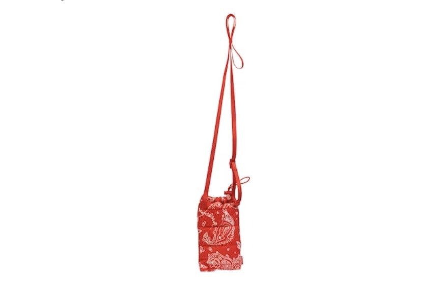 Supreme New Supreme FW22 Puffer Neck Pouch in Red Bandana Paisley Size ONE SIZE - 2 Thumbnail