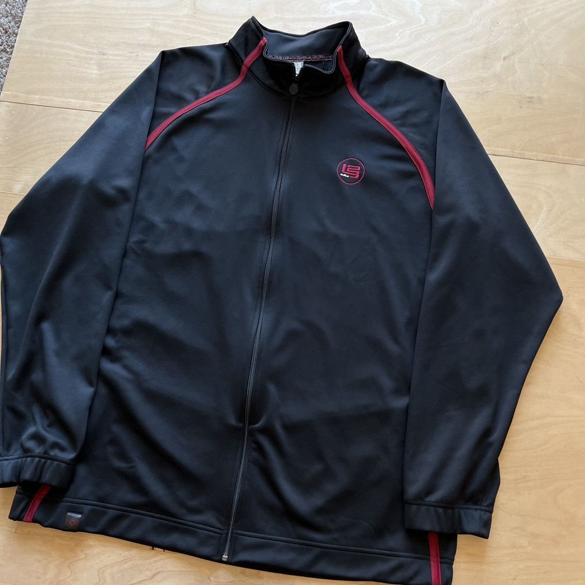 Nike × Vintage Vintage Lebron James Nike Jacket XL Black Red NBA Basketball Size US XL / EU 56 / 4 - 6 Thumbnail