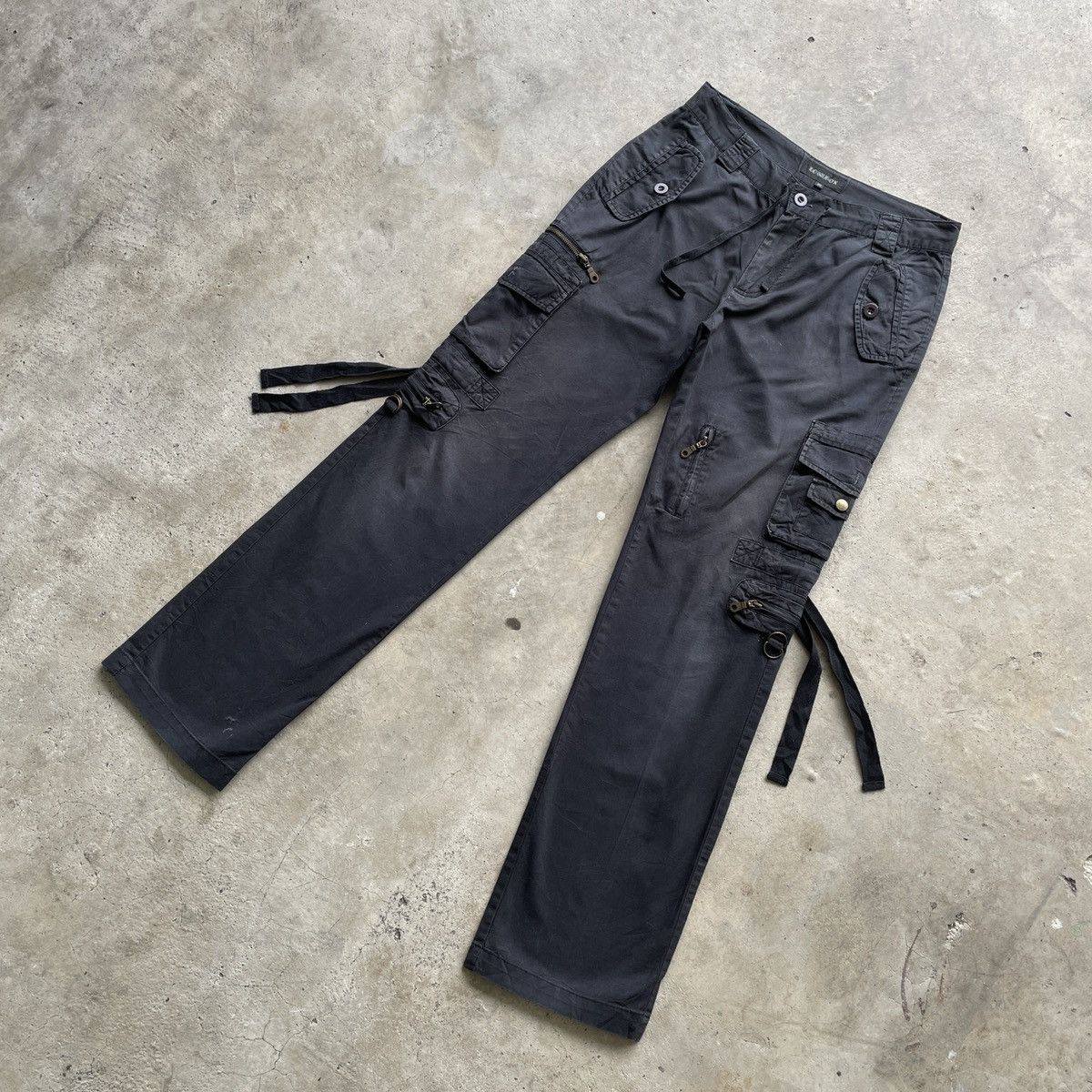 Japanese Brand Vintage Japanese BONDAGE 10 Pocket Faded Cargo Pants Black Size US 30 / EU 46 - 2 Thumbnail