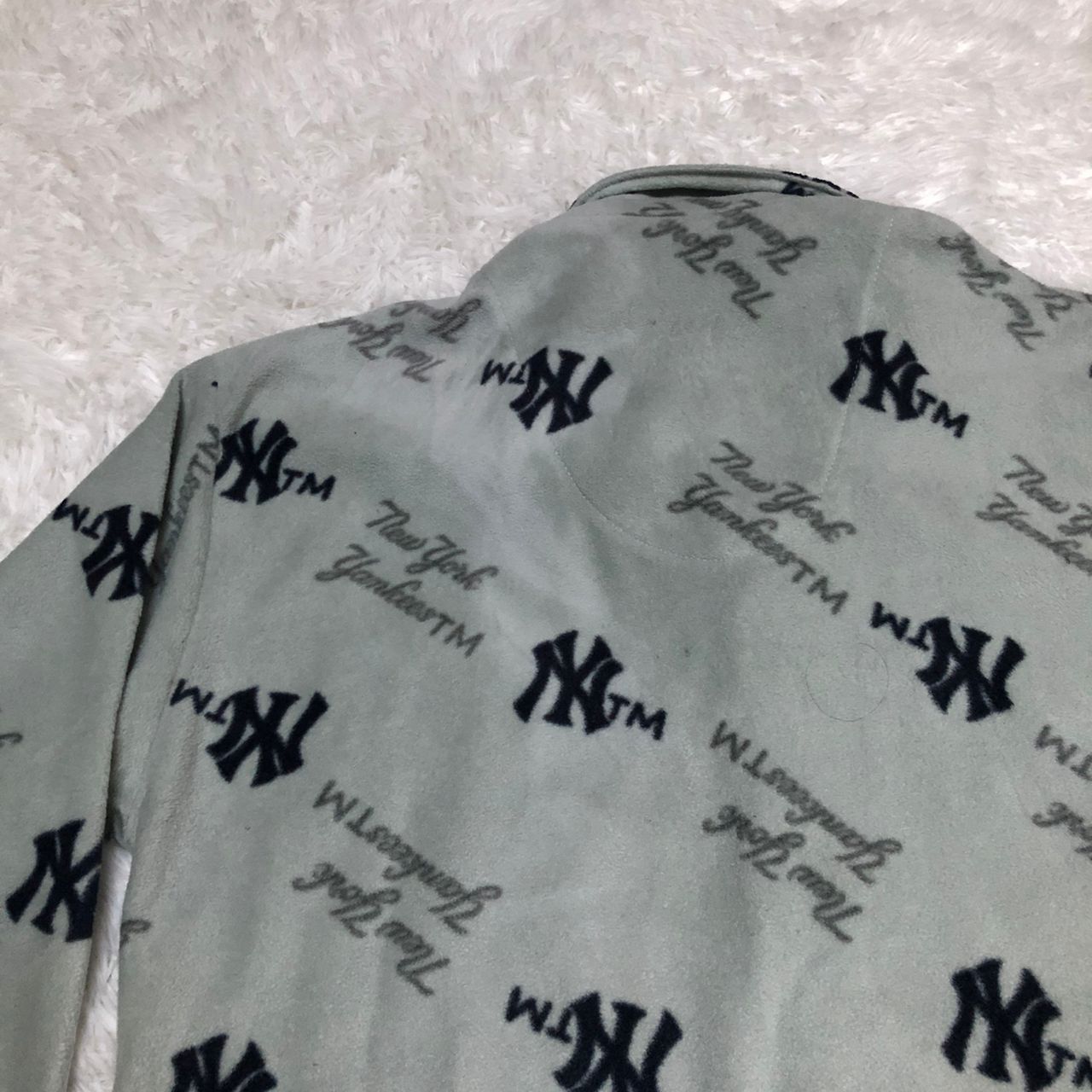 MLB New York Yankees fleece button up night wear Size US M / EU 48-50 / 2 - 10 Thumbnail