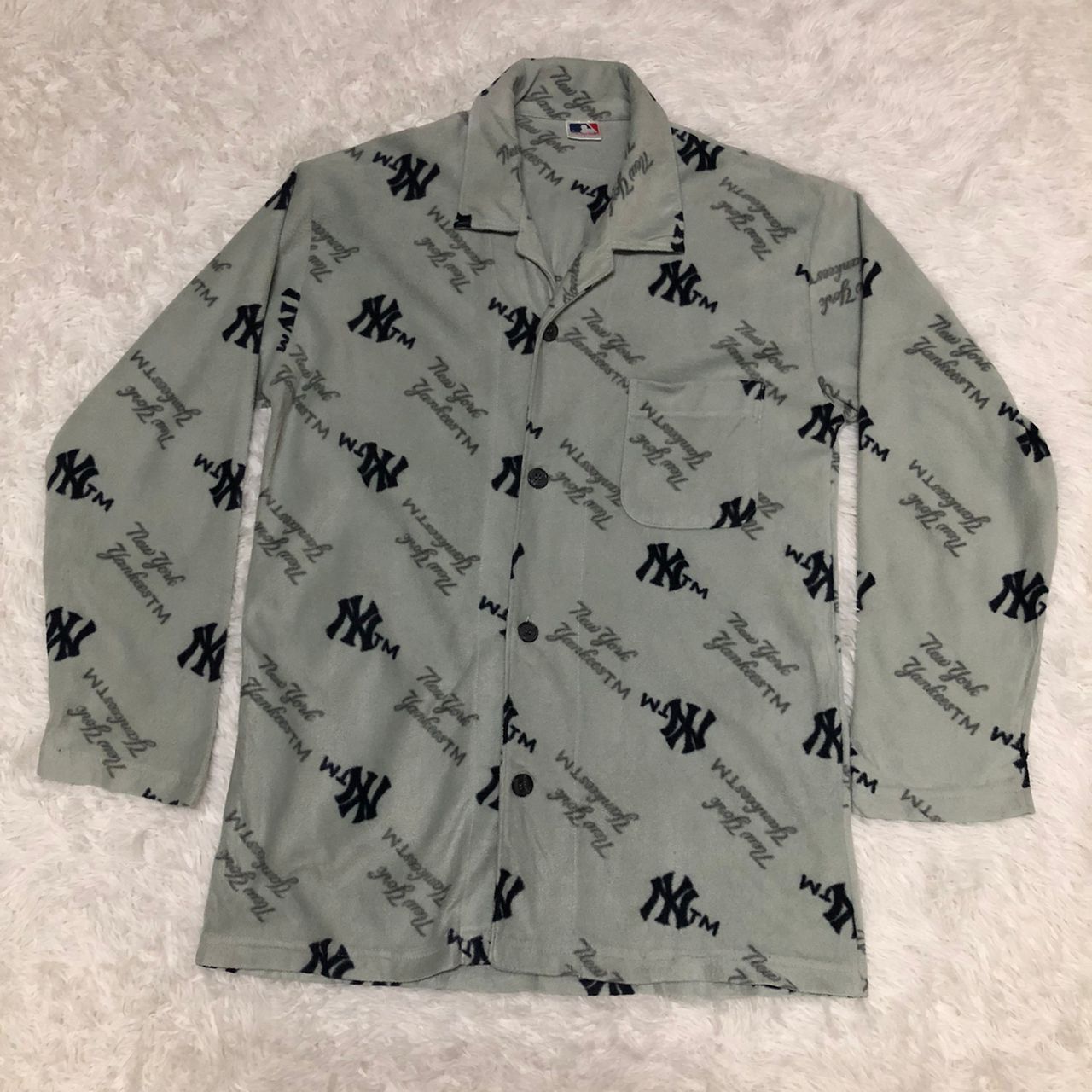 MLB New York Yankees fleece button up night wear Size US M / EU 48-50 / 2 - 11 Thumbnail