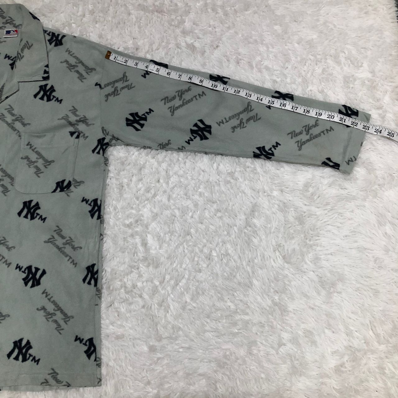 MLB New York Yankees fleece button up night wear Size US M / EU 48-50 / 2 - 5 Thumbnail