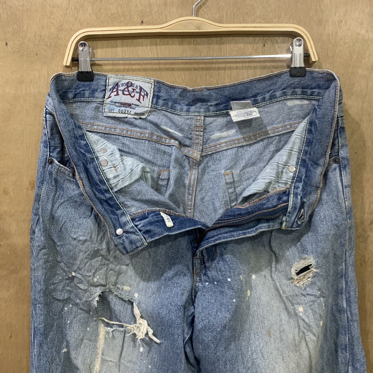 Abercrombie & Fitch AMBERCROMBIE&FITCH 80s Paint Splatter Disstress Denim Jeans Size US 34 / EU 50 - 17 Thumbnail