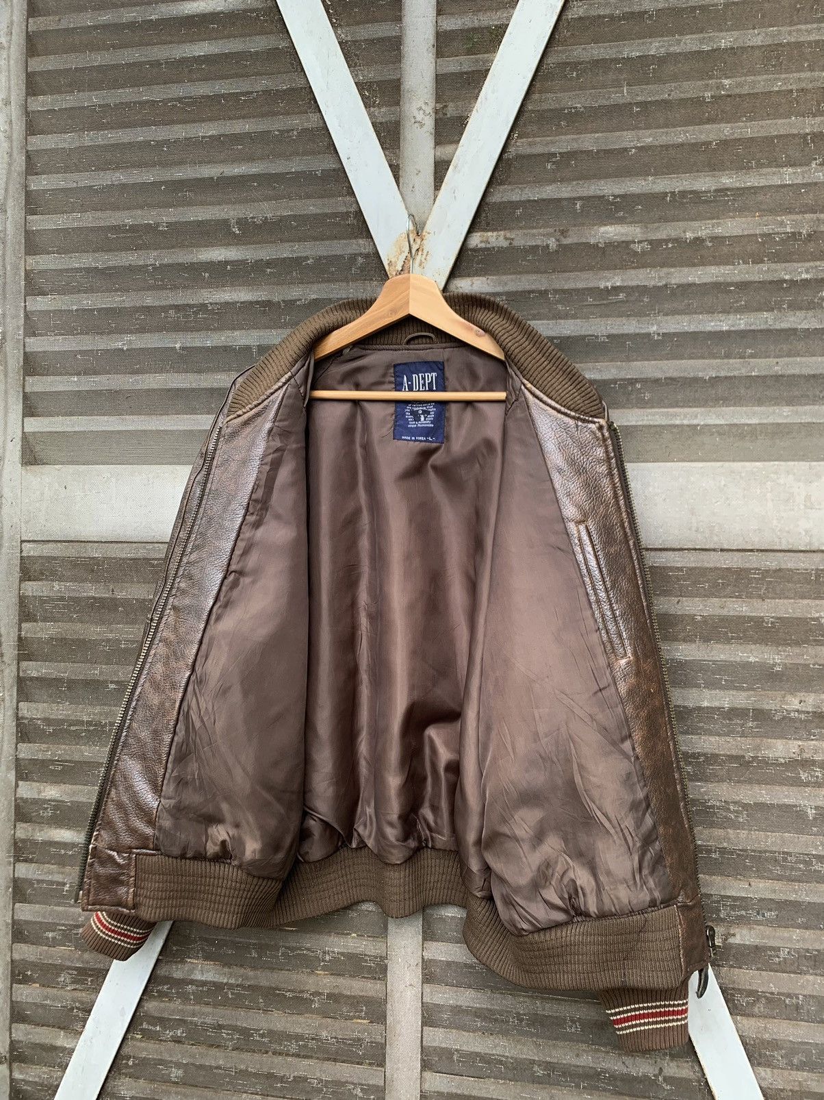Vintage 🪖Vintage FLYING SHARK MILITARY BROWN LEATHER BOMBER JACKET Size US L / EU 52-54 / 3 - 8 Thumbnail