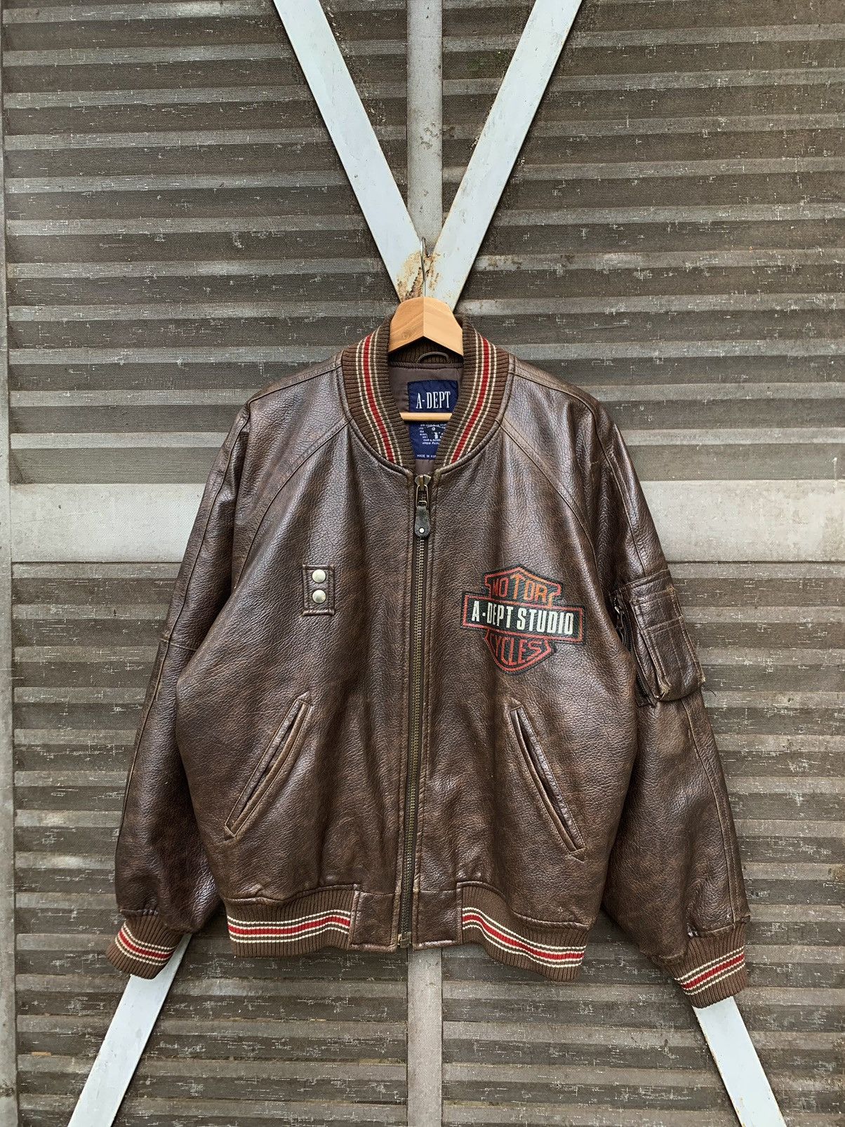 Vintage 🪖Vintage FLYING SHARK MILITARY BROWN LEATHER BOMBER JACKET Size US L / EU 52-54 / 3 - 7 Thumbnail