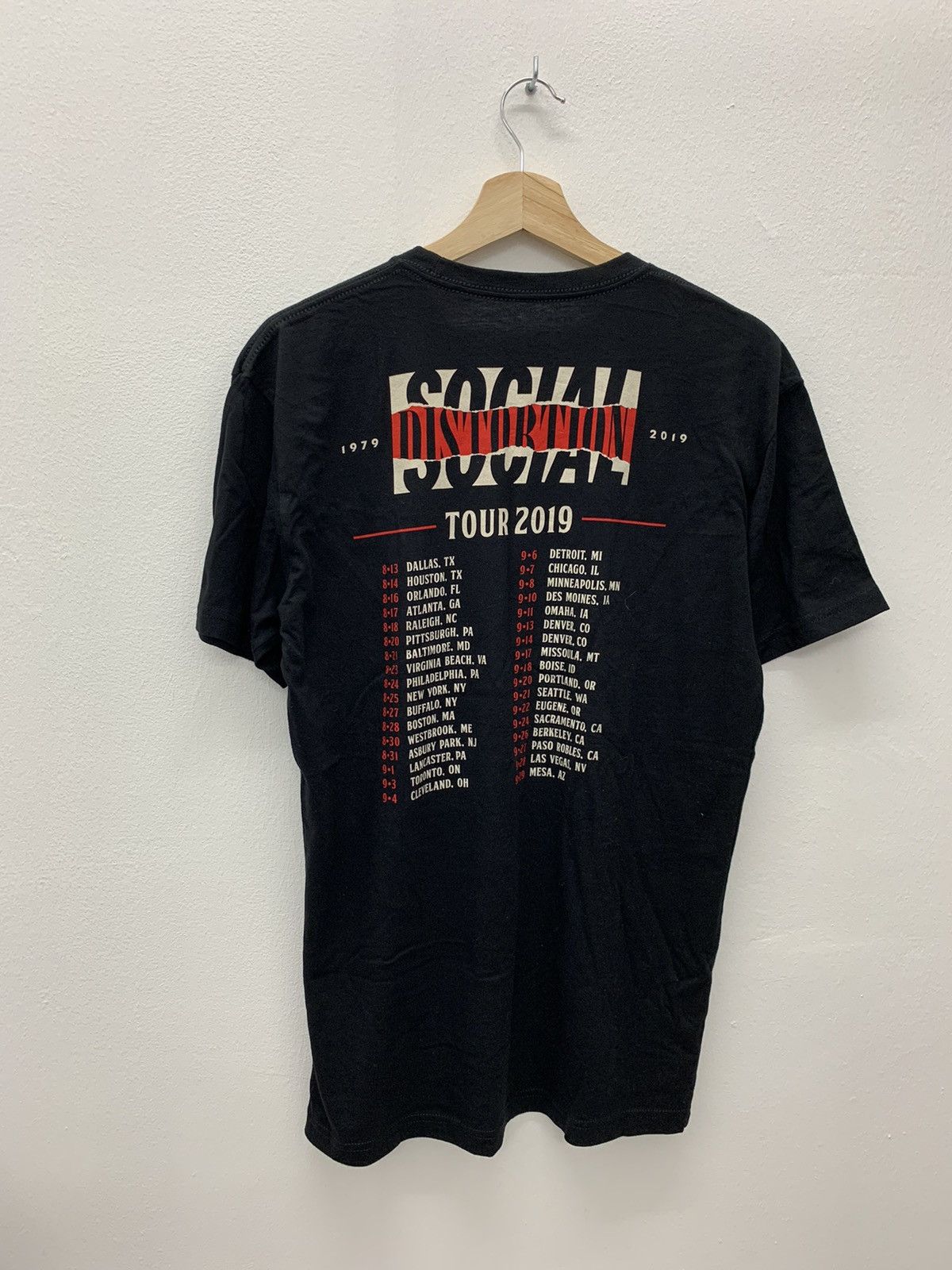 Band Tees Social Distortion 2019 Tour Punk Rock Band Tshirt Size US M / EU 48-50 / 2 - 2 Thumbnail