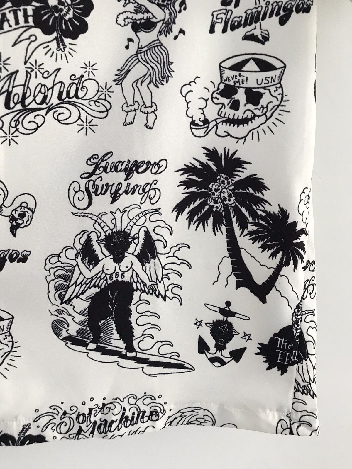 Japanese Brand Rfausntiy Skull Pattern Vector Art Hawaiian Shirt Size US XXL / EU 58 / 5 - 14 Thumbnail