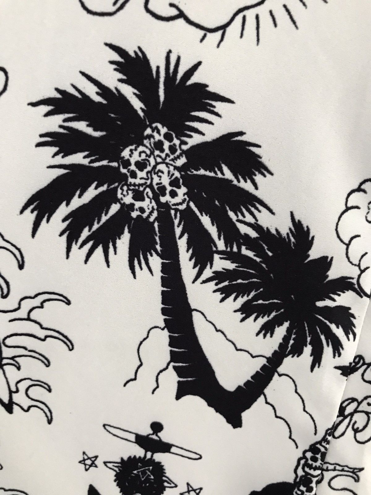 Japanese Brand Rfausntiy Skull Pattern Vector Art Hawaiian Shirt Size US XXL / EU 58 / 5 - 10 Thumbnail