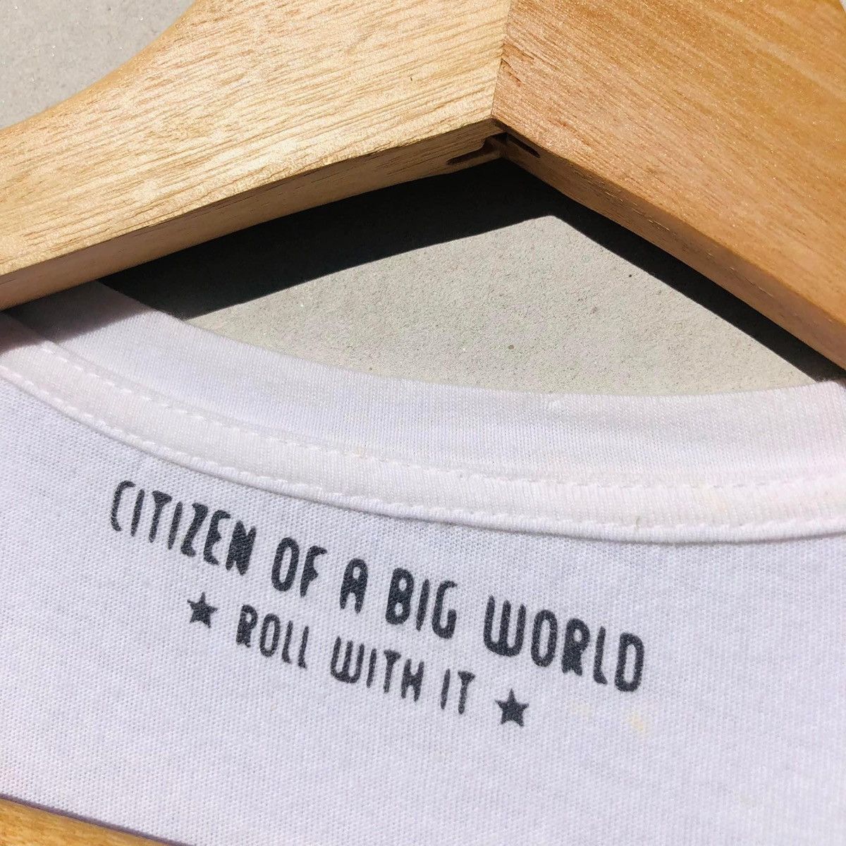 Vintage RARE🔥 CITIZEN OF A BIG WORLD ' ROLL WITH IT' Size S / US 4 / IT 40 - 3 Thumbnail