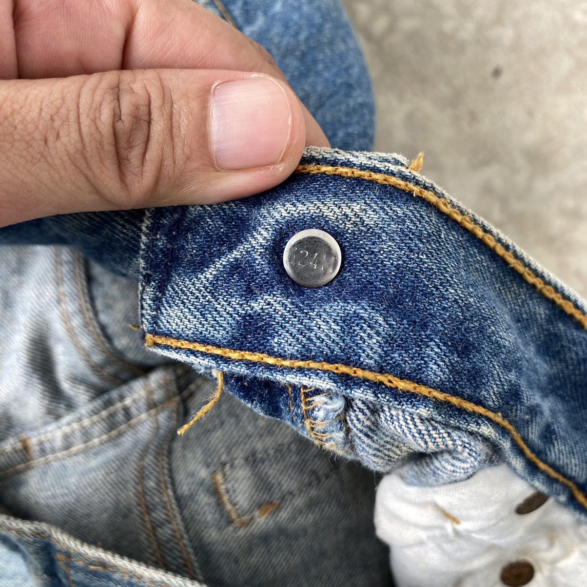 Levi's Vintage 90’s Levis 501 Mud Washed Ripped Denim Jeans Size US 32 / EU 48 - 23 Thumbnail