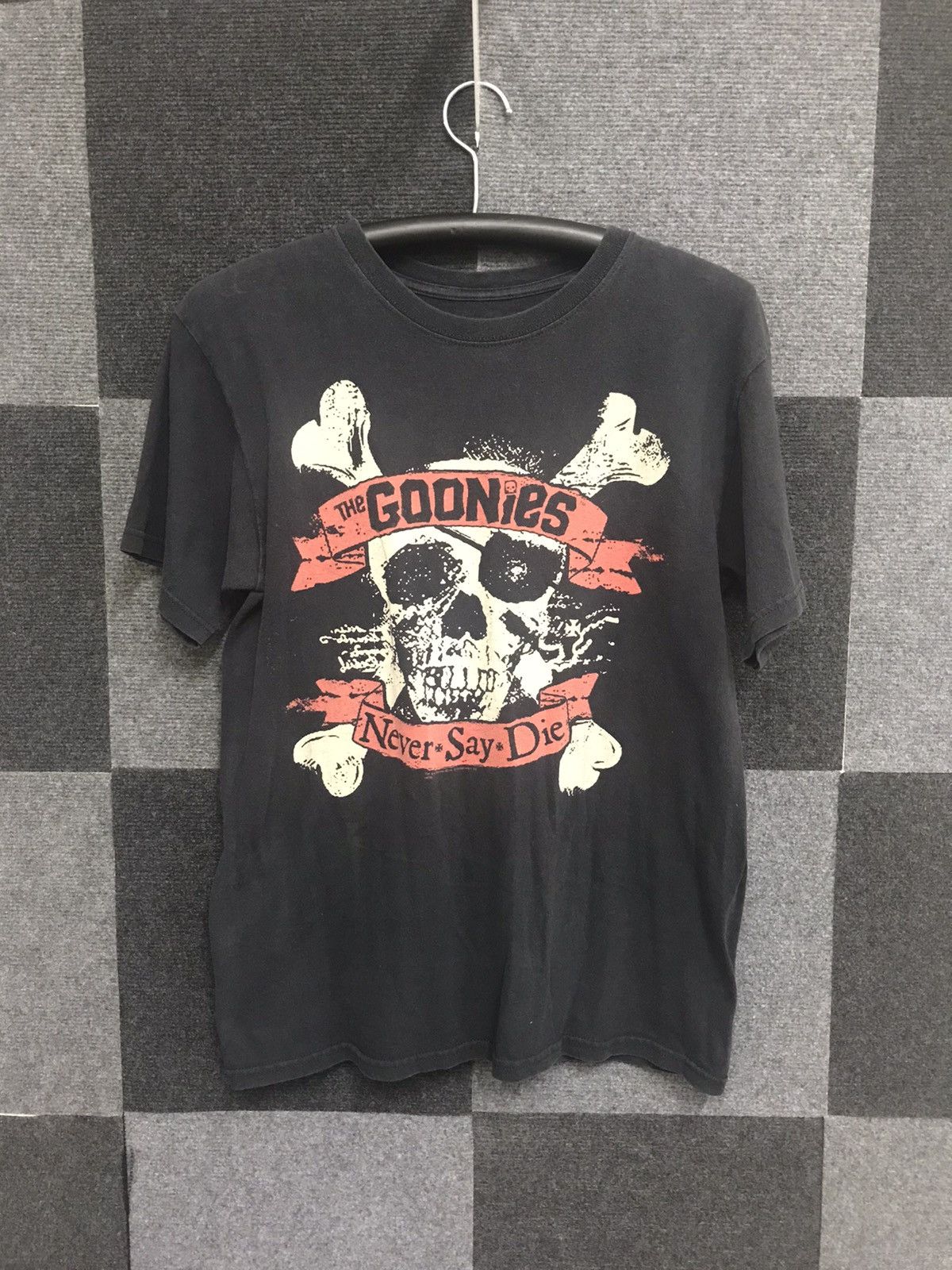 Vintage × Warner Bros Vtg The Goonies Never Say Die Skull Shirt Size US M / EU 48-50 / 2 - 2 Thumbnail