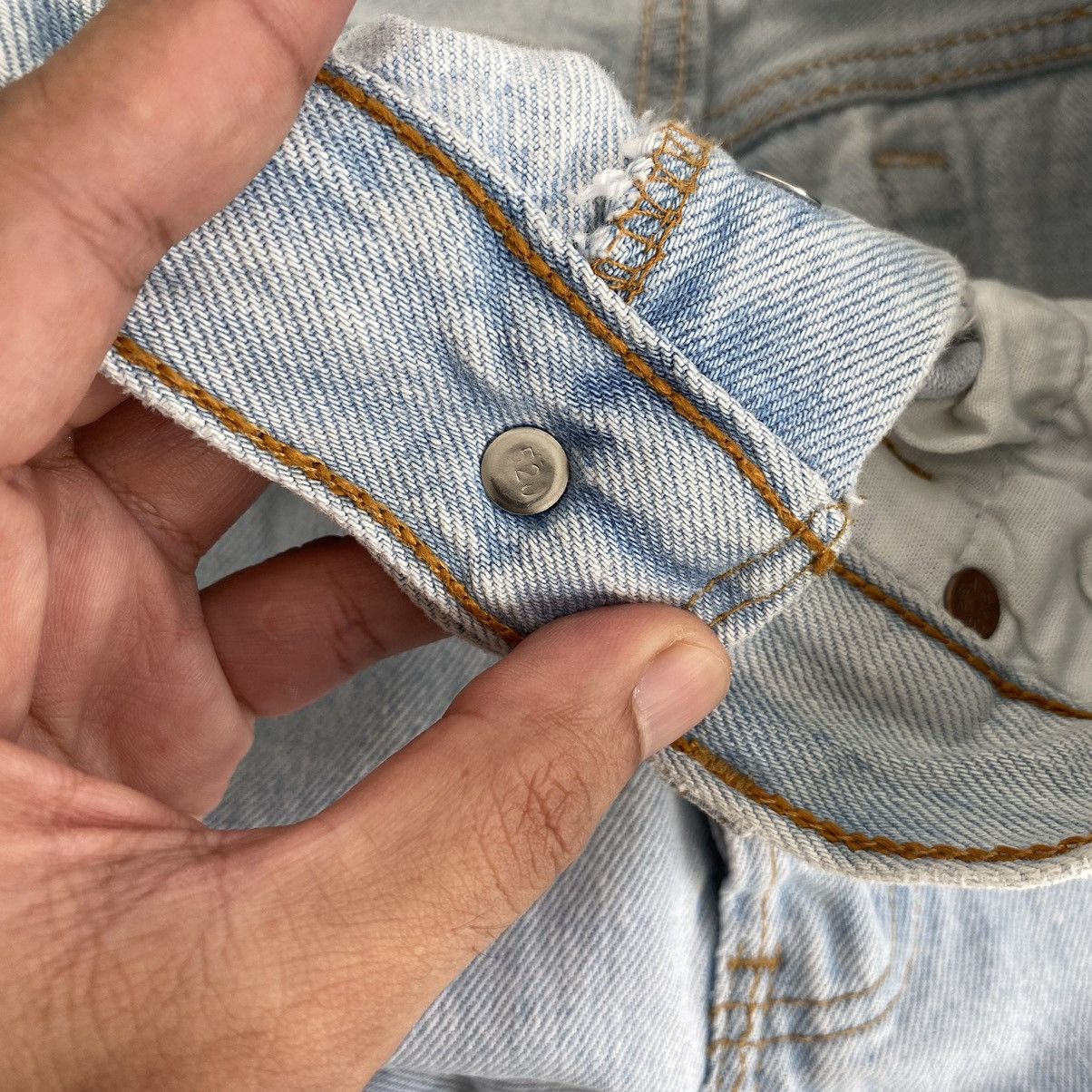 Levi's Vintage 1995 Levis 501 Light Blue Denim Jeans Size US 31 - 12 Thumbnail