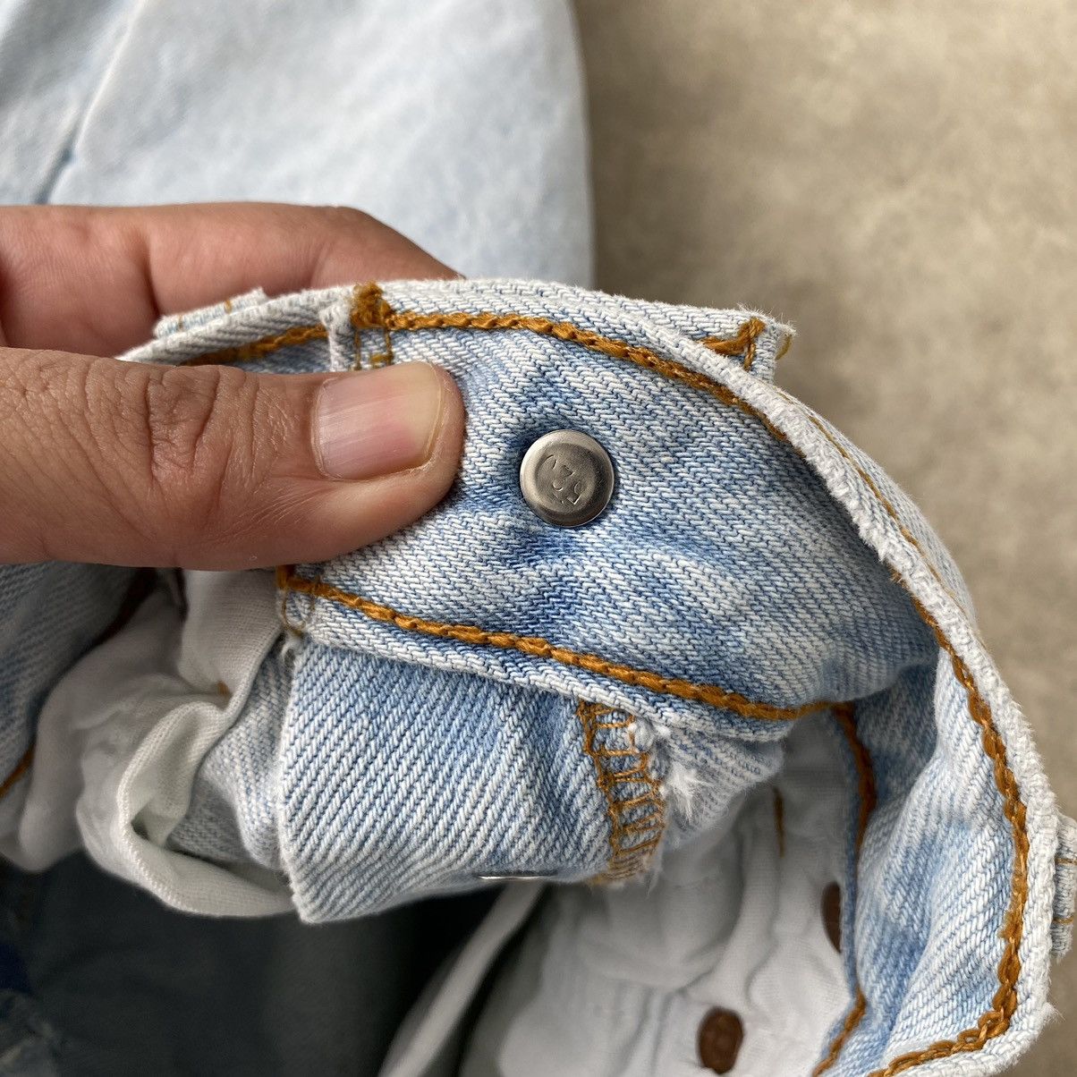 Levi's Vintage 1995 Levis 501 Light Blue Denim Jeans Size US 31 - 23 Thumbnail