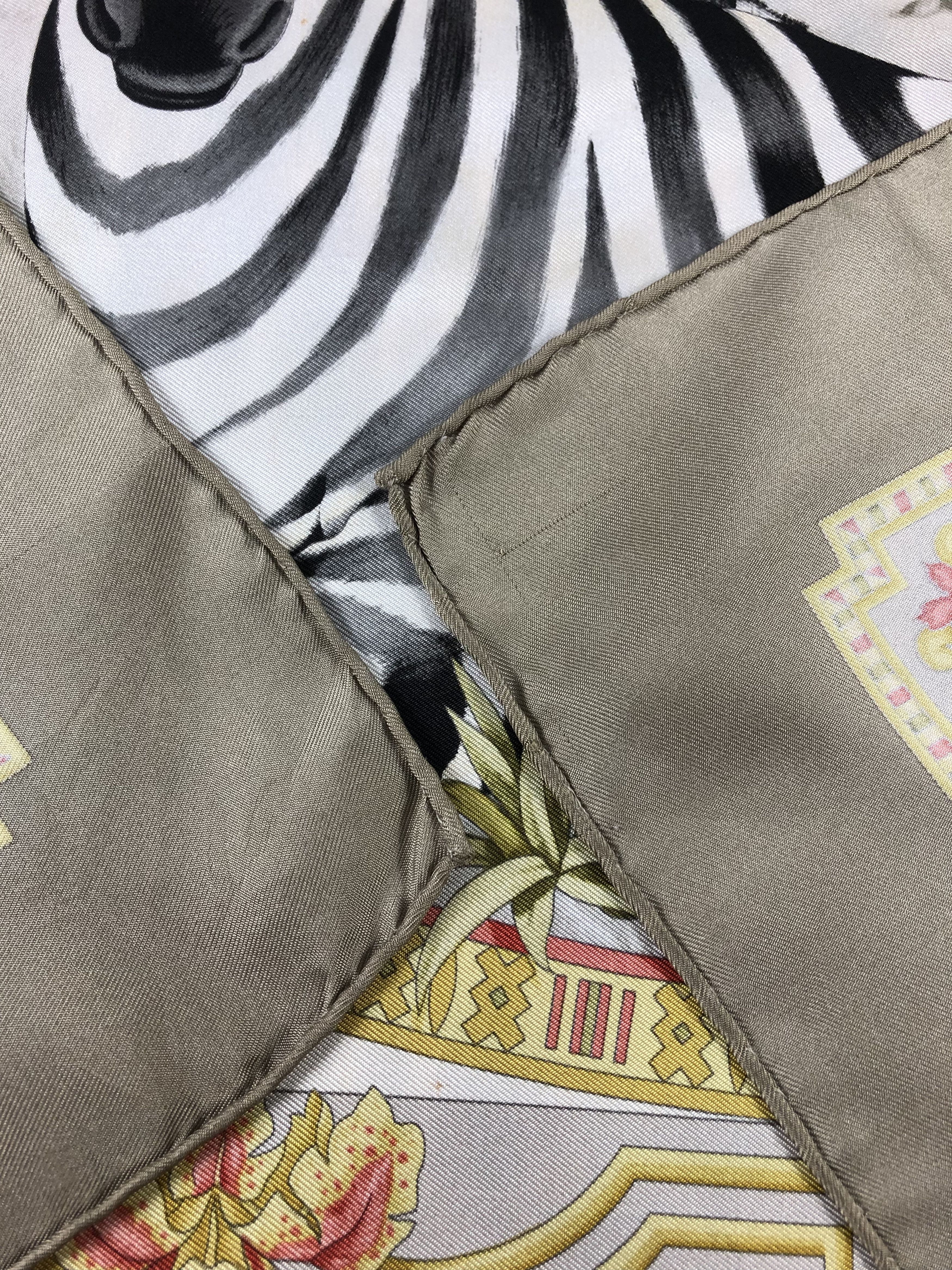 Vintage Vintage Salvatore Ferragamo Silk Scarf Size ONE SIZE - 6 Thumbnail