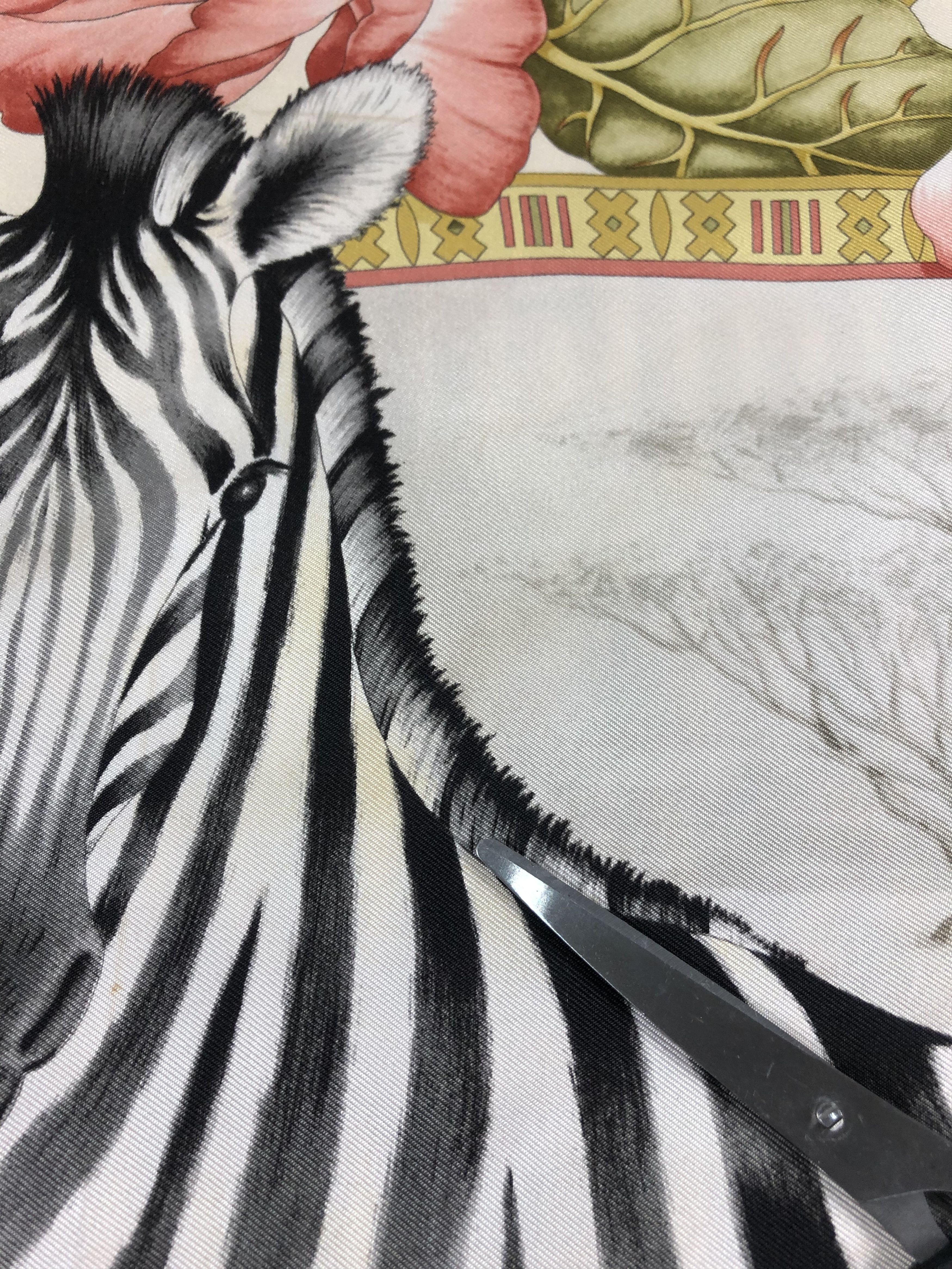 Vintage Vintage Salvatore Ferragamo Silk Scarf Size ONE SIZE - 7 Thumbnail