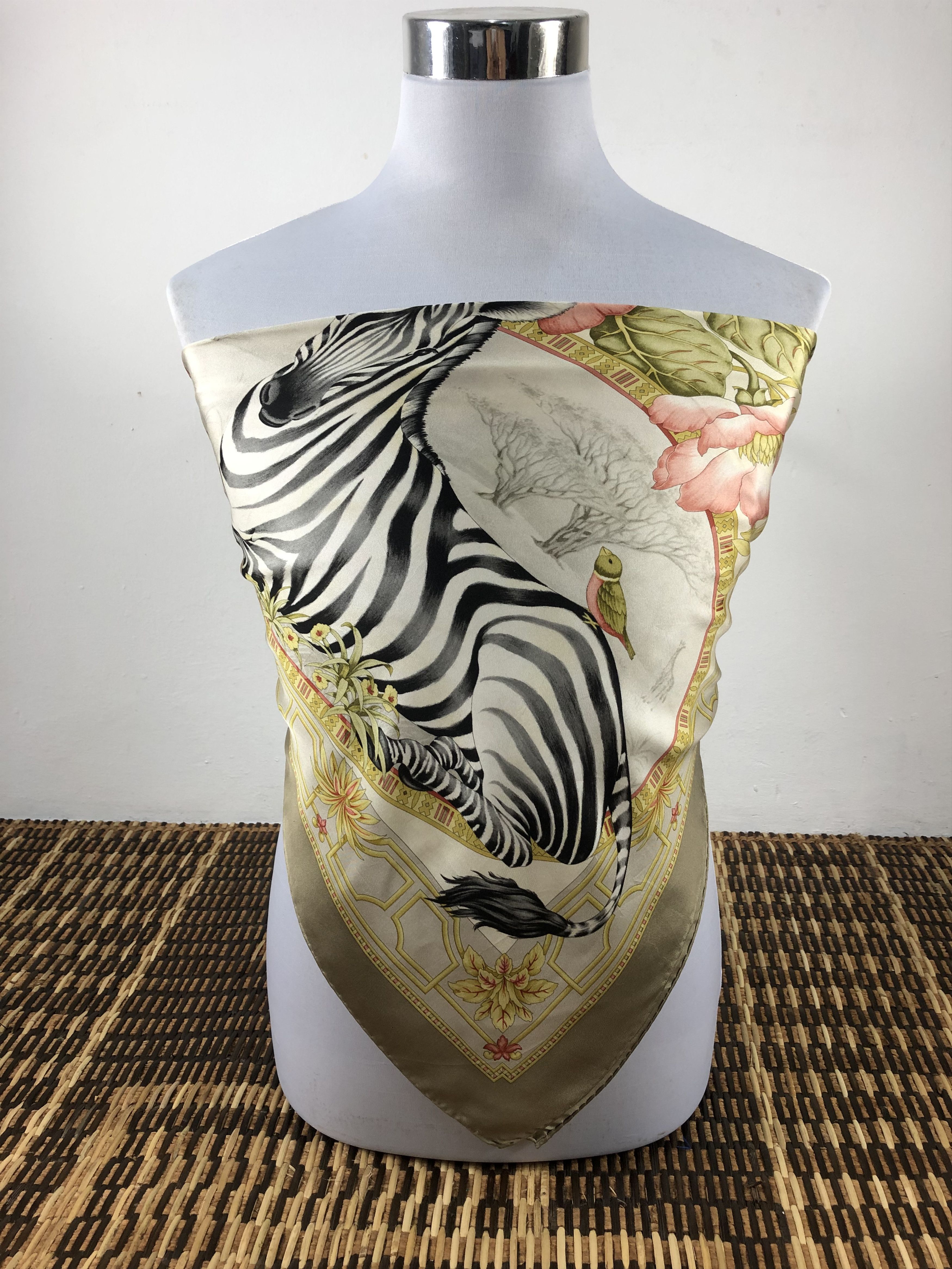 Vintage Vintage Salvatore Ferragamo Silk Scarf Size ONE SIZE - 2 Thumbnail