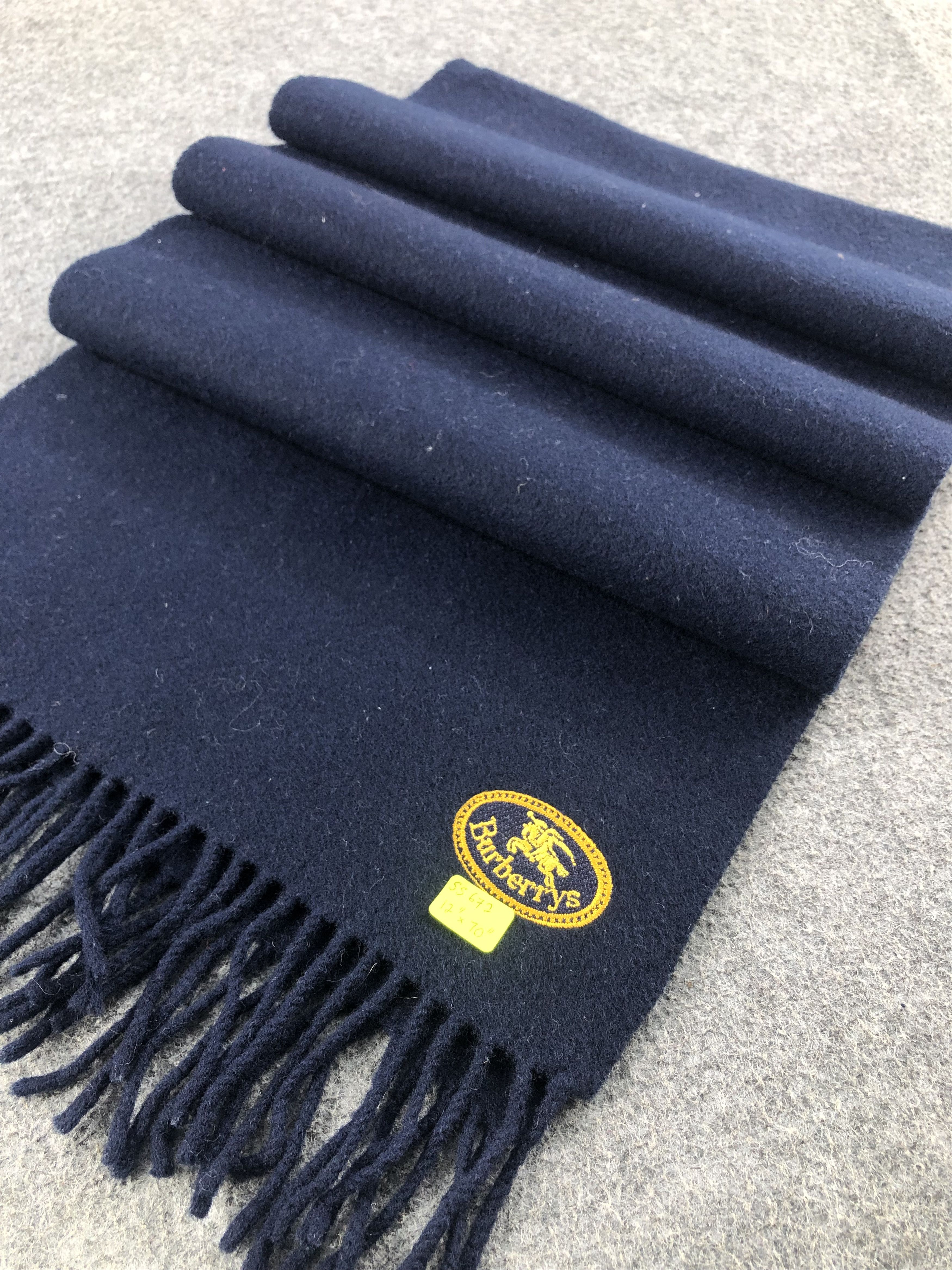 Burberry Burberrys Scarf / Muffler / Neckwear Size ONE SIZE - 2 Thumbnail