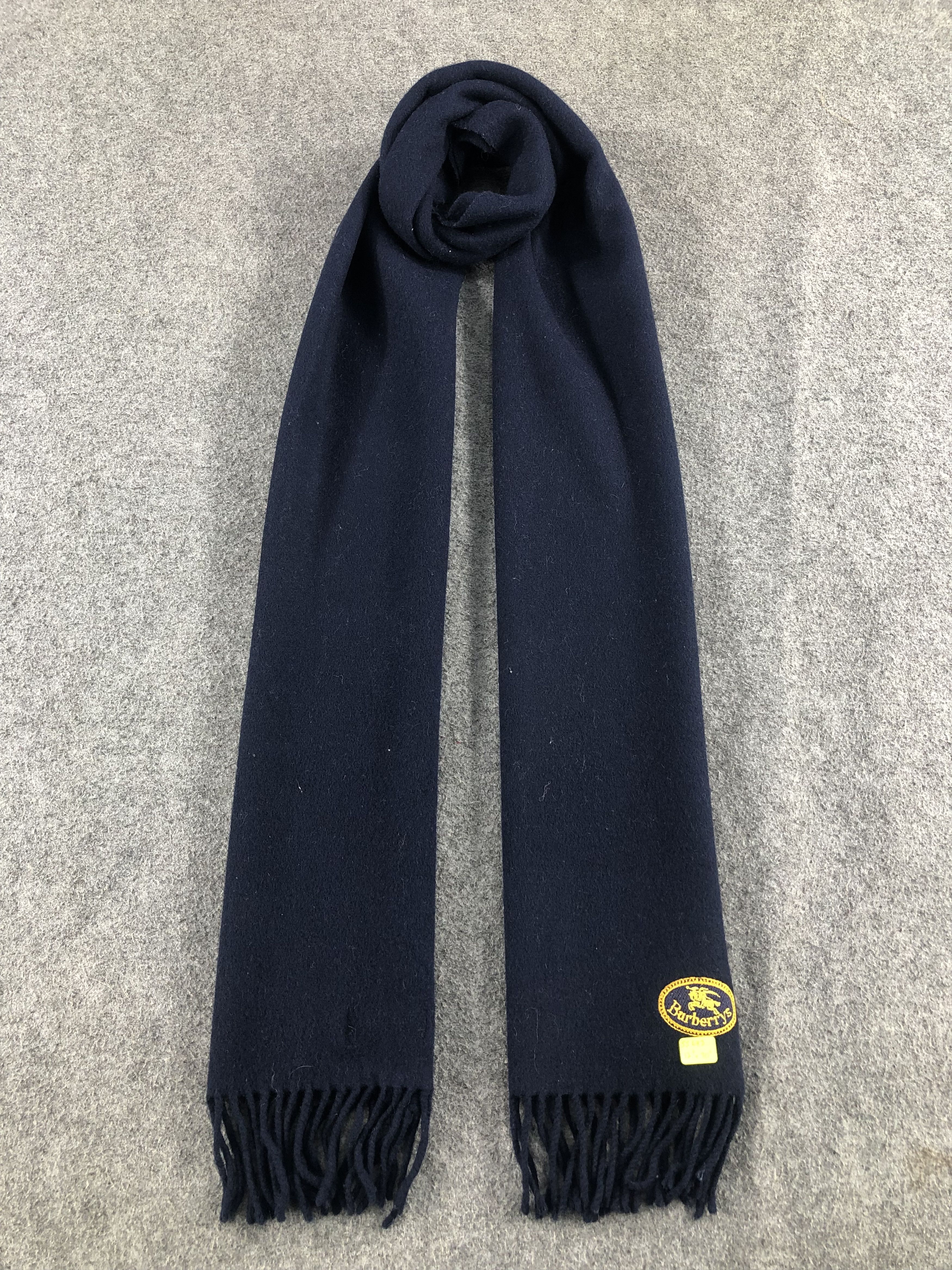 Burberry Burberrys Scarf / Muffler / Neckwear Size ONE SIZE - 1 Thumbnail