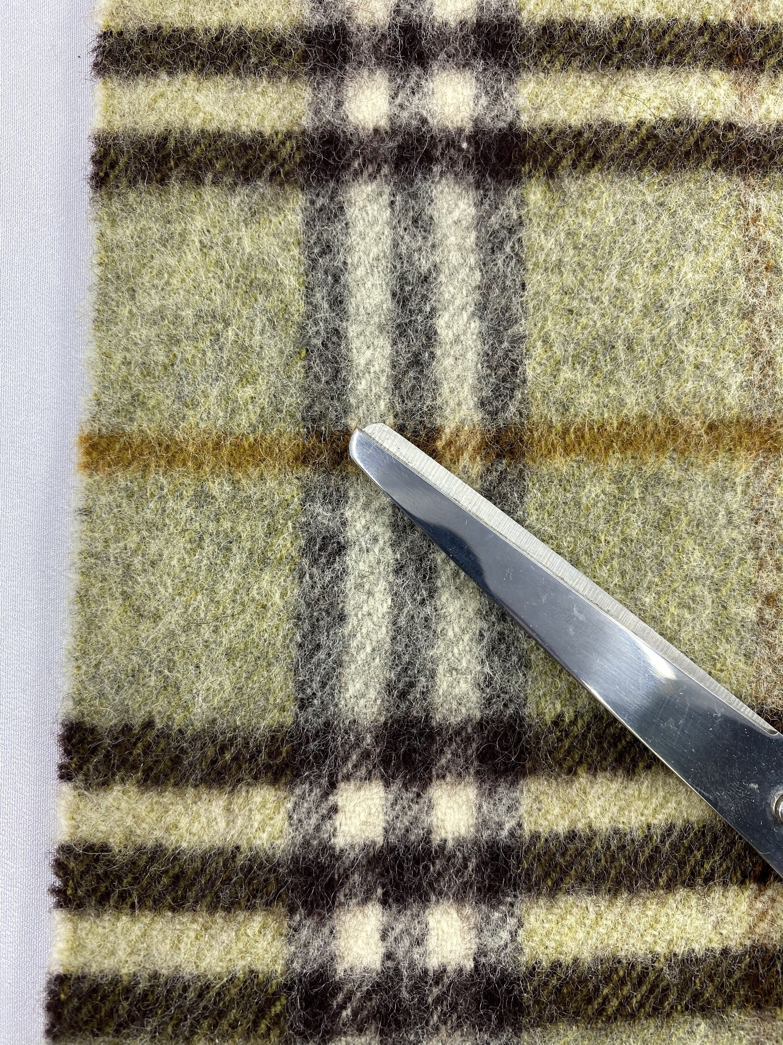 Burberry Burberry Scarf / Muffler / Neckwear Size ONE SIZE - 6 Thumbnail