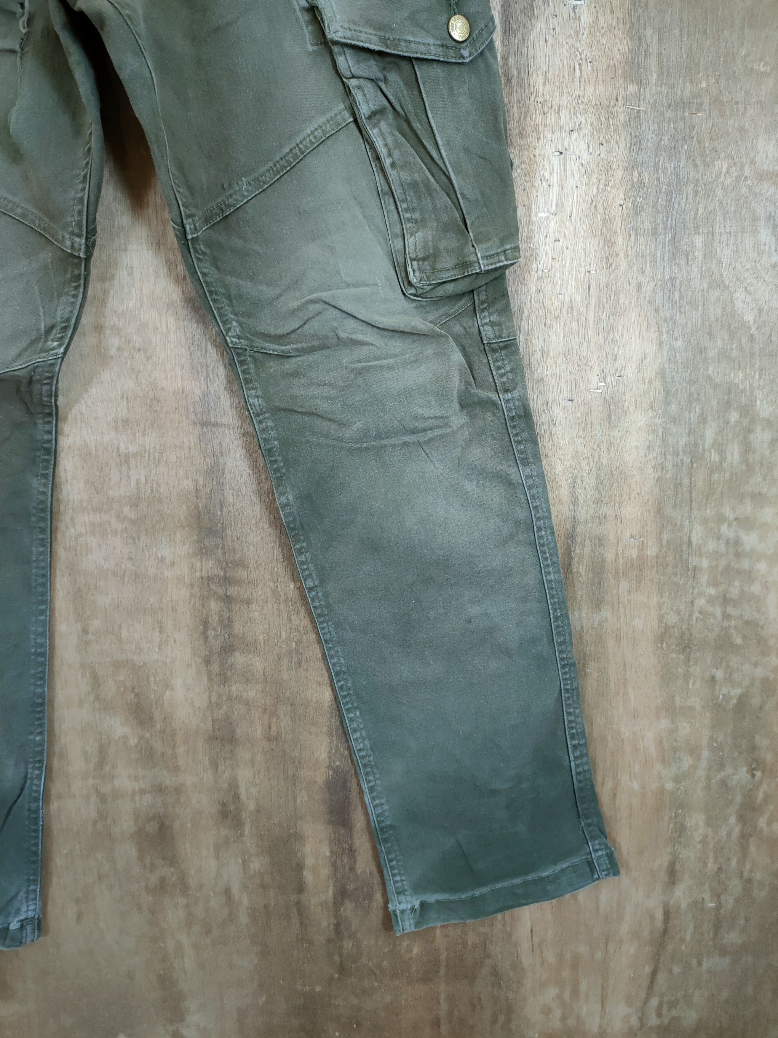 Japanese Brand DL Geride distressed faded multi pocket cargo pants #46-807 Size US 31 - 2 Thumbnail