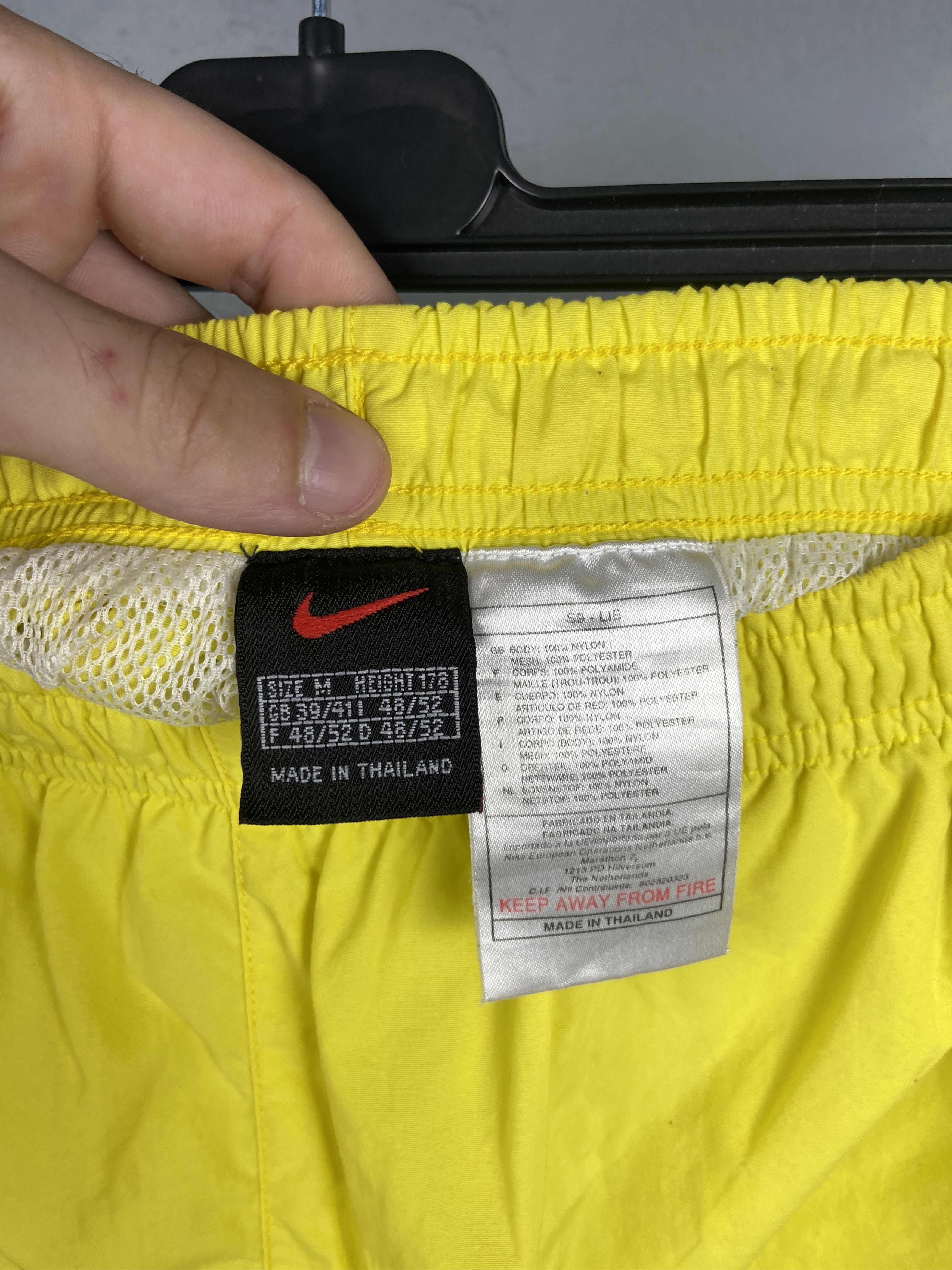 Nike Nike 90s Vintage Mens Nylon Shorts Size US 32 / EU 48 - 5 Thumbnail