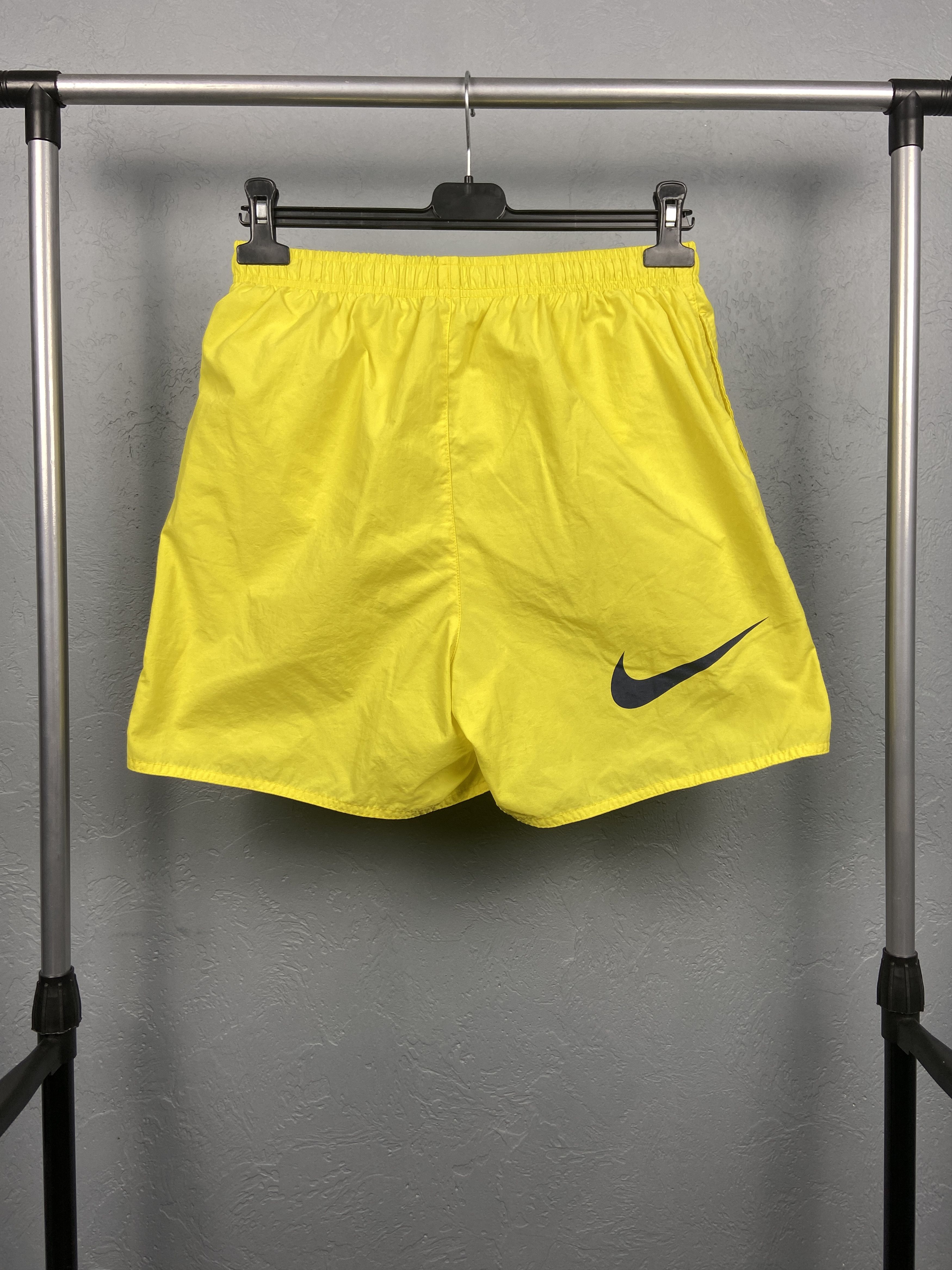 Nike Nike 90s Vintage Mens Nylon Shorts Size US 32 / EU 48 - 1 Thumbnail