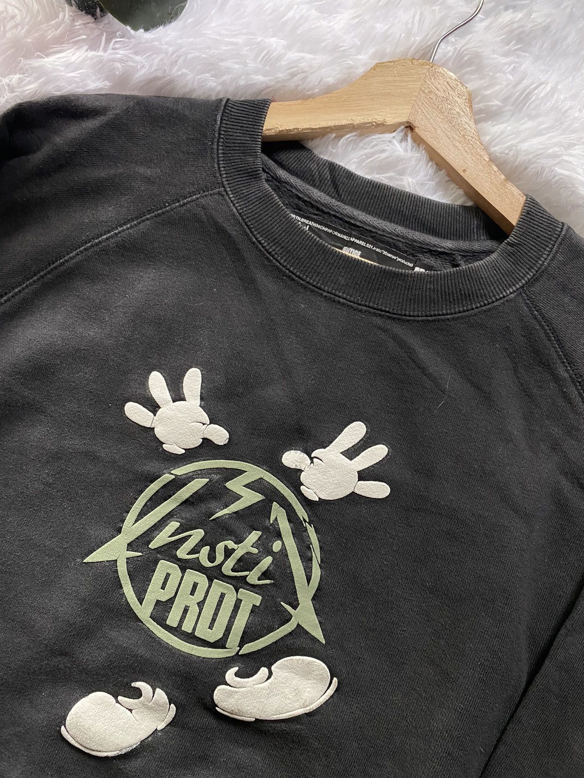 Japanese Brand × Vintage Invinciblearmuda Sweatshirt Size US M / EU 48-50 / 2 - 4 Thumbnail