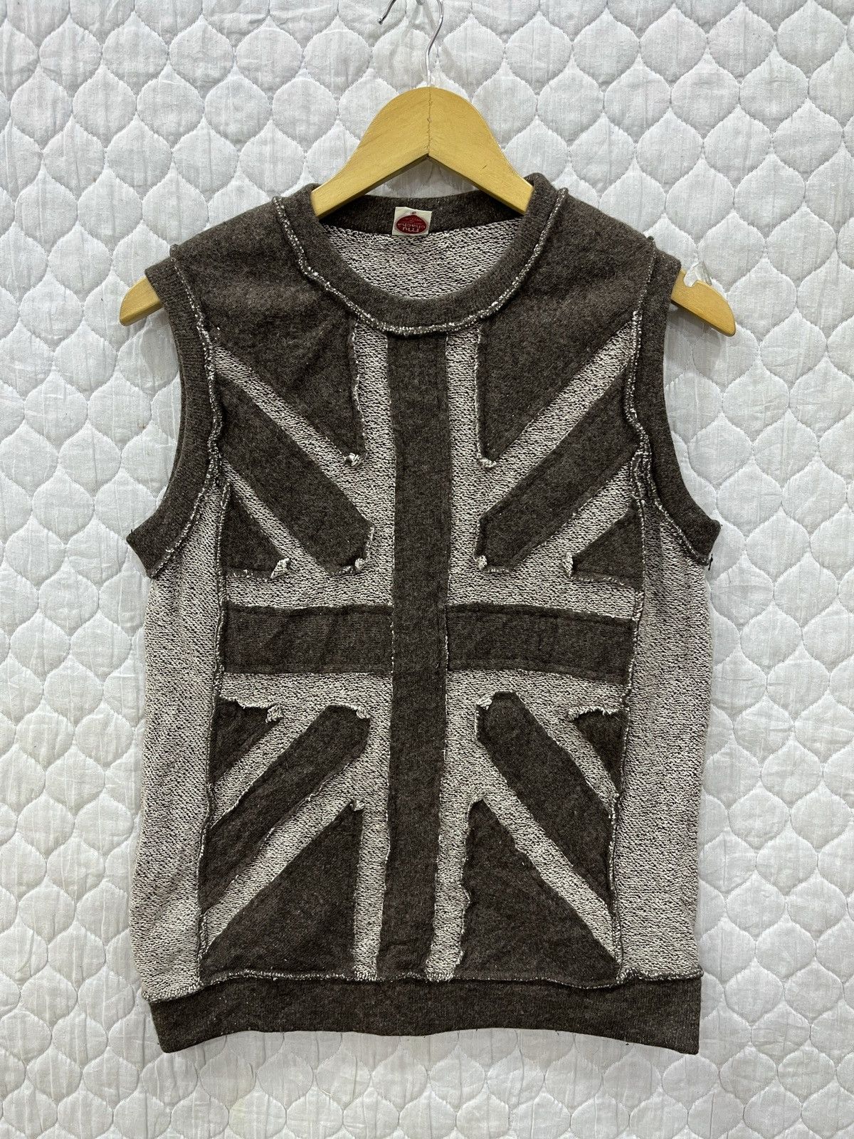 Japanese Brand MUCHACHA INC BRITISH FLAG SLEEVELESS SWEATSHIRT Size US M / EU 48-50 / 2 - 1 Thumbnail