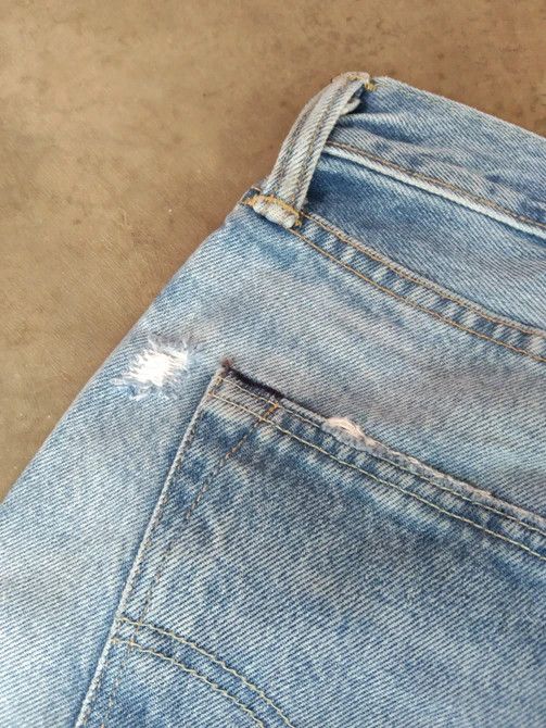 Levi's × Vintage Vintage Levis 501 Light Wash Distressed Jeans 33x30 Size US 33 - 4 Thumbnail