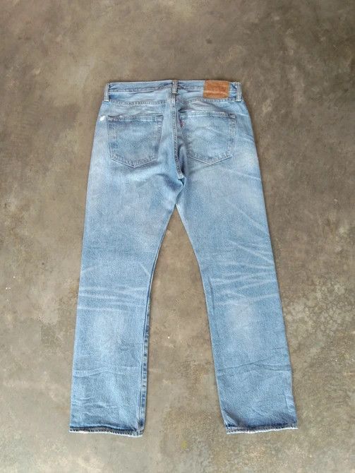Levi's × Vintage Vintage Levis 501 Light Wash Distressed Jeans 33x30 Size US 33 - 2 Thumbnail