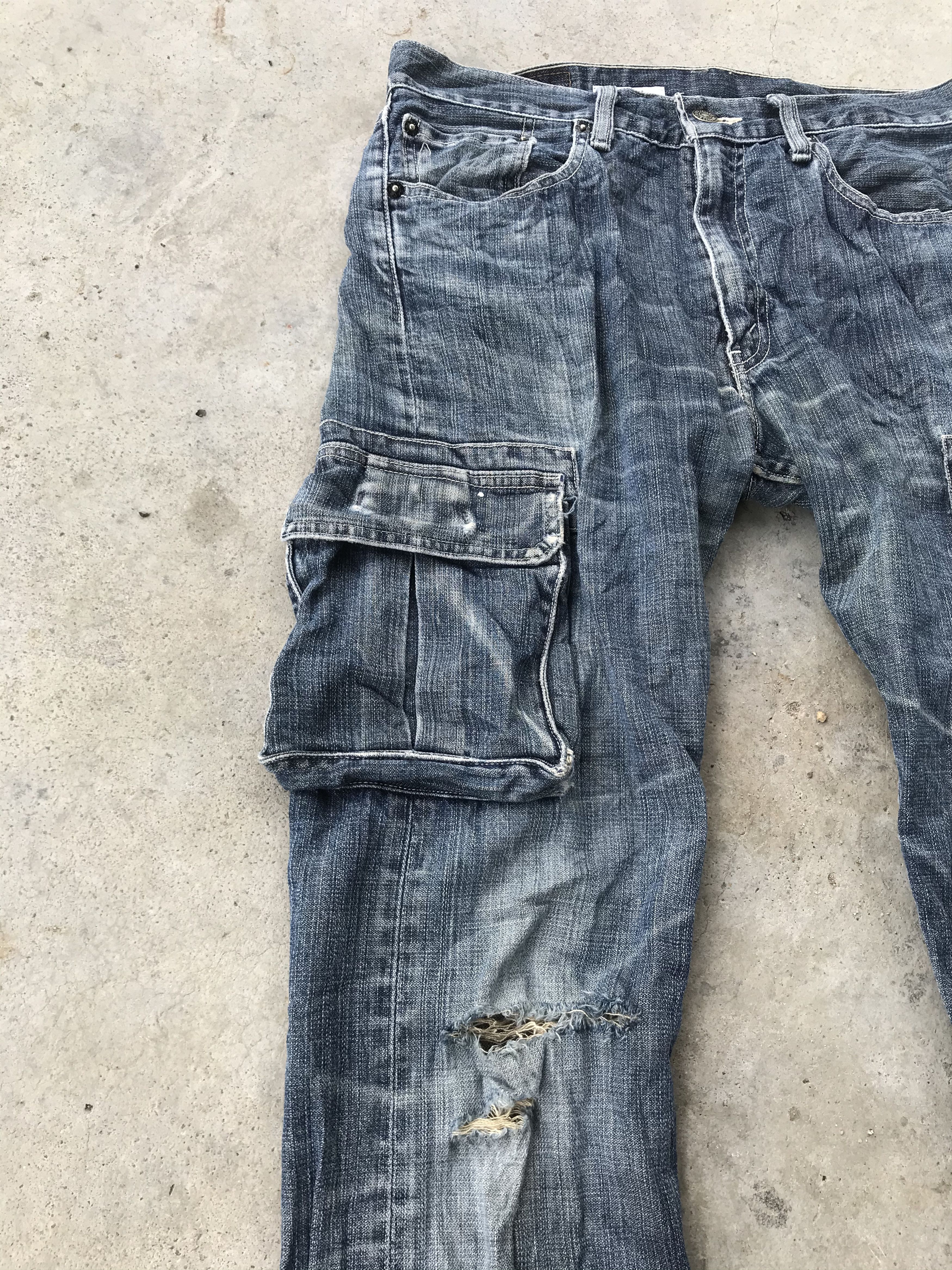 Levi's Levis dark blue denim cargo pants Size US 30 / EU 46 - 3 Thumbnail