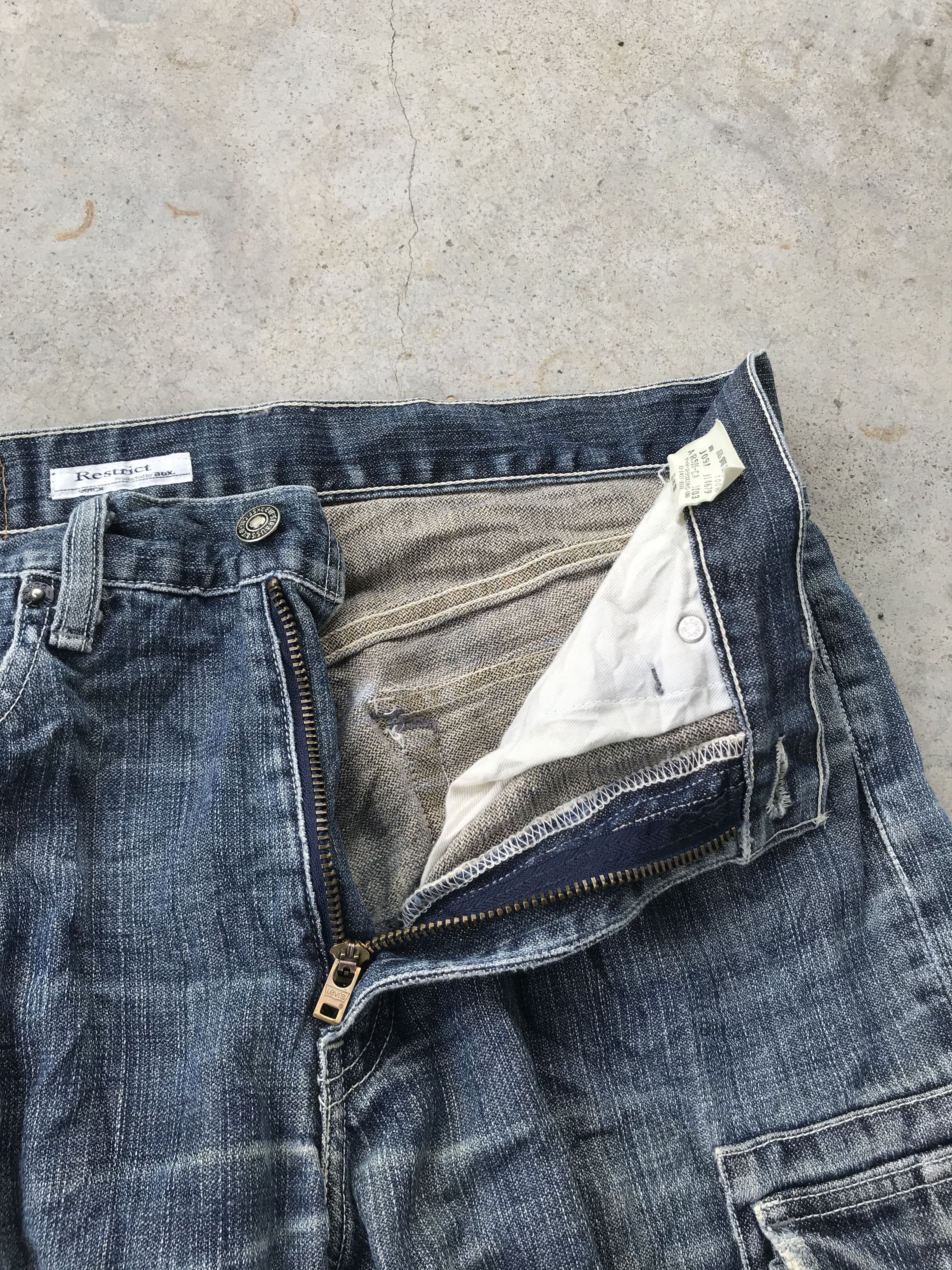 Levi's Levis dark blue denim cargo pants Size US 30 / EU 46 - 5 Thumbnail