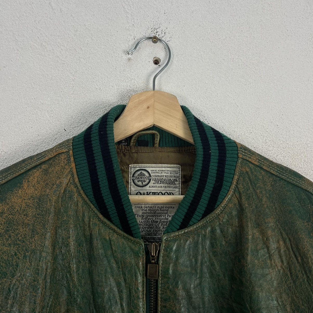 Japanese Brand VINTAGE OAKWOOD LEATHER VARSITY BOMBER JACKET BIG LOGO Size US L / EU 52-54 / 3 - 6 Thumbnail