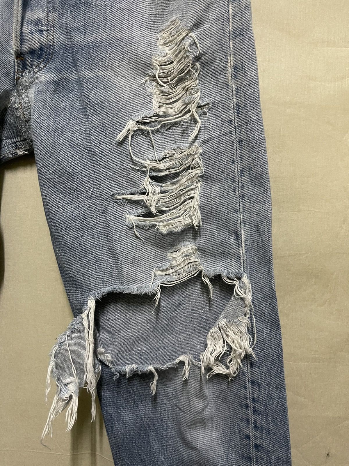 Levi's Vintage Clothing Vintage Thrashed Levis 501 Jeans Size US 33 - 6 Thumbnail