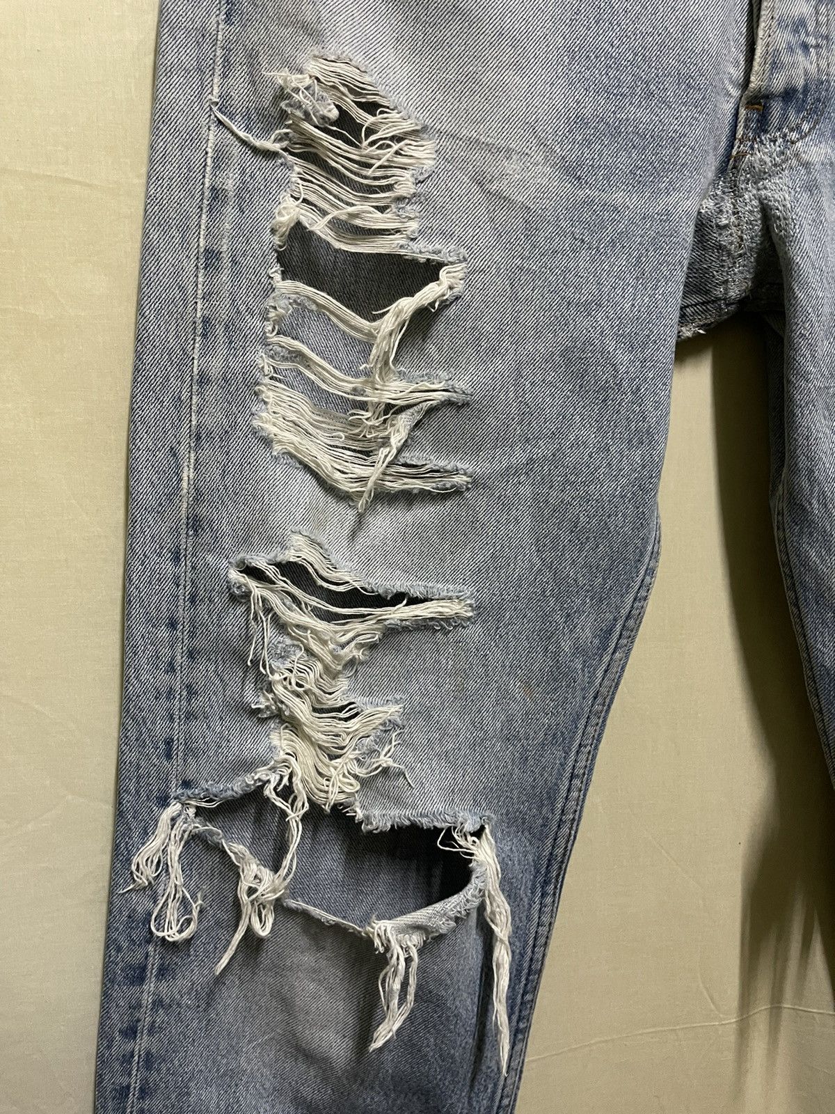 Levi's Vintage Clothing Vintage Thrashed Levis 501 Jeans Size US 33 - 3 Thumbnail