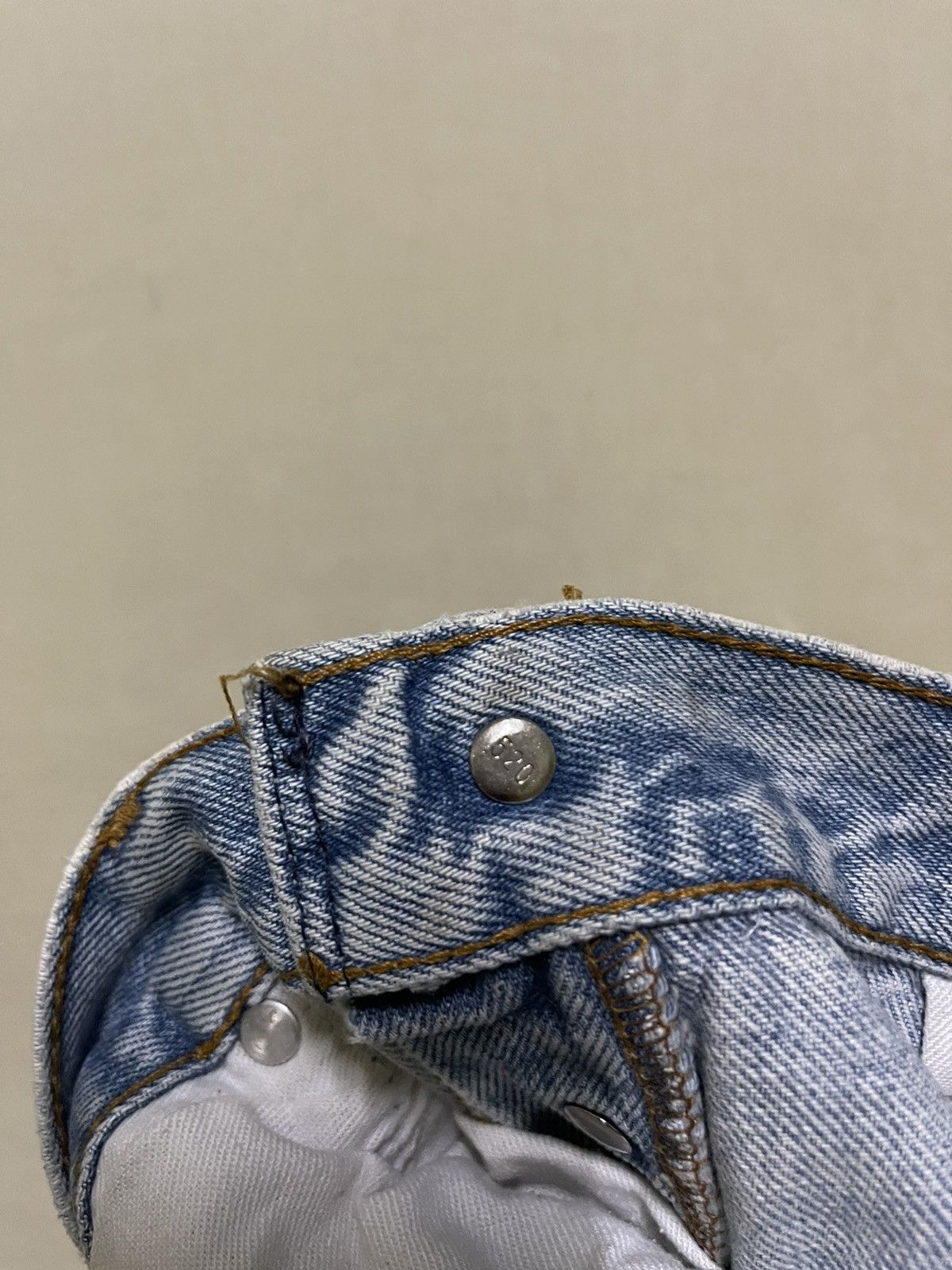 Levi's Vintage Clothing Vintage Thrashed Levis 501 Jeans Size US 33 - 20 Thumbnail