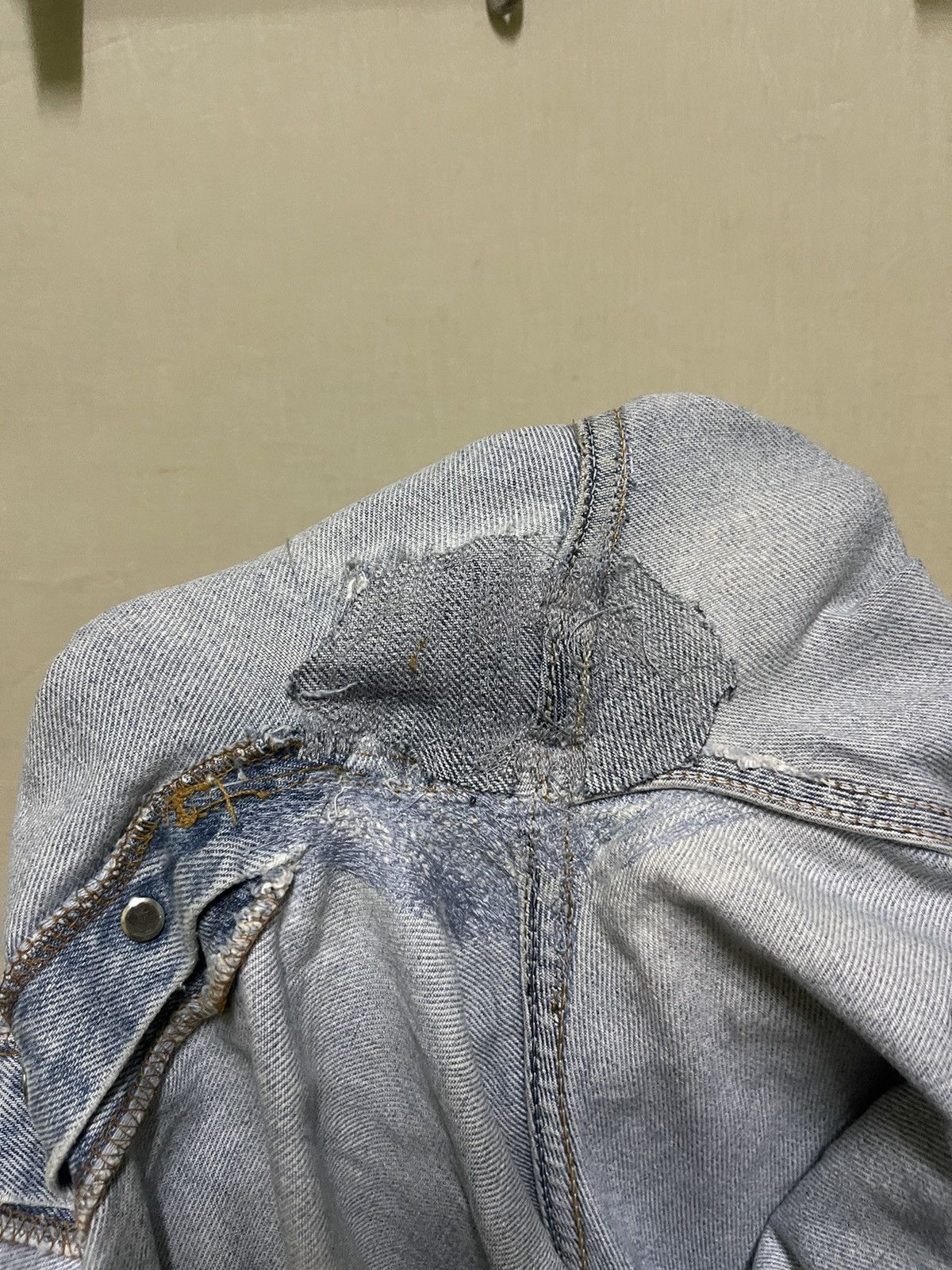Levi's Vintage Clothing Vintage Thrashed Levis 501 Jeans Size US 33 - 22 Thumbnail