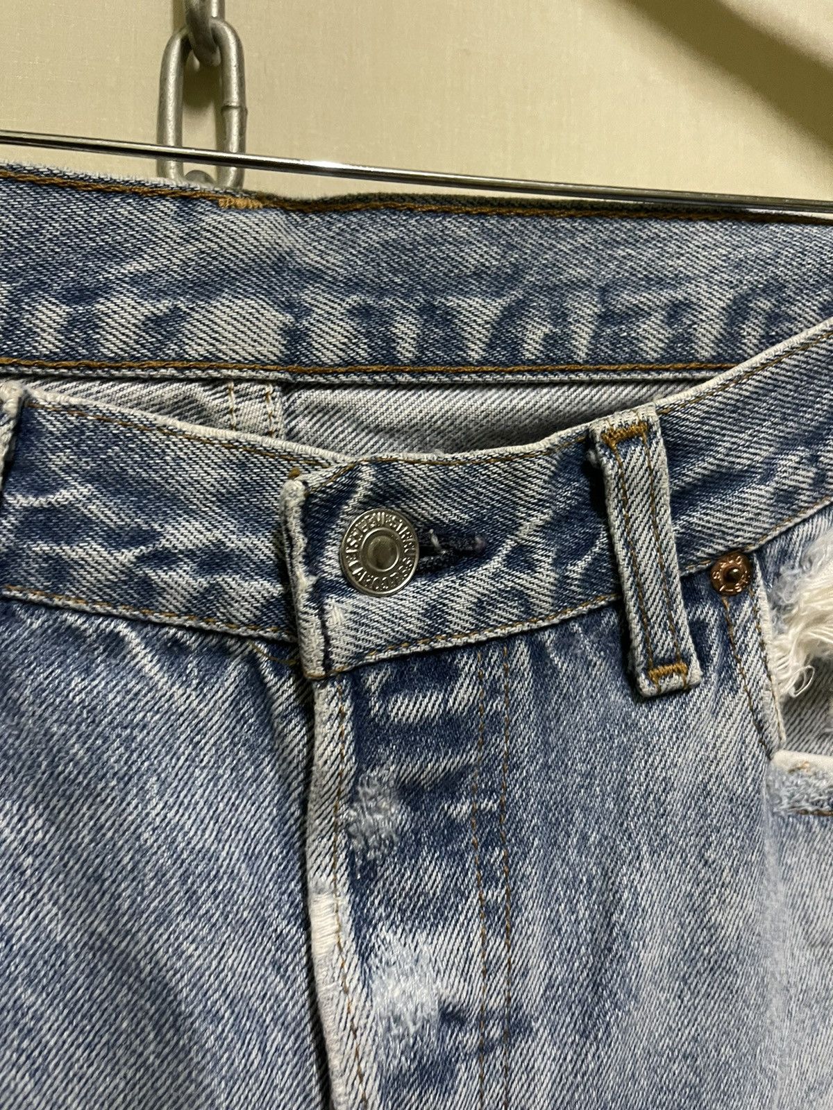 Levi's Vintage Clothing Vintage Thrashed Levis 501 Jeans Size US 33 - 8 Thumbnail