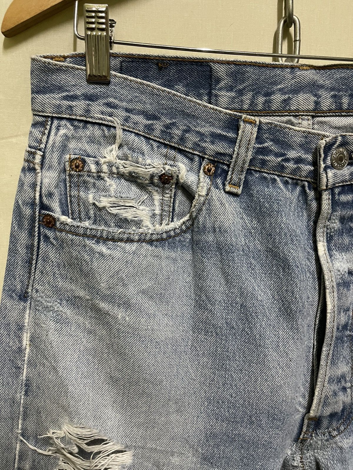 Levi's Vintage Clothing Vintage Thrashed Levis 501 Jeans Size US 33 - 2 Thumbnail